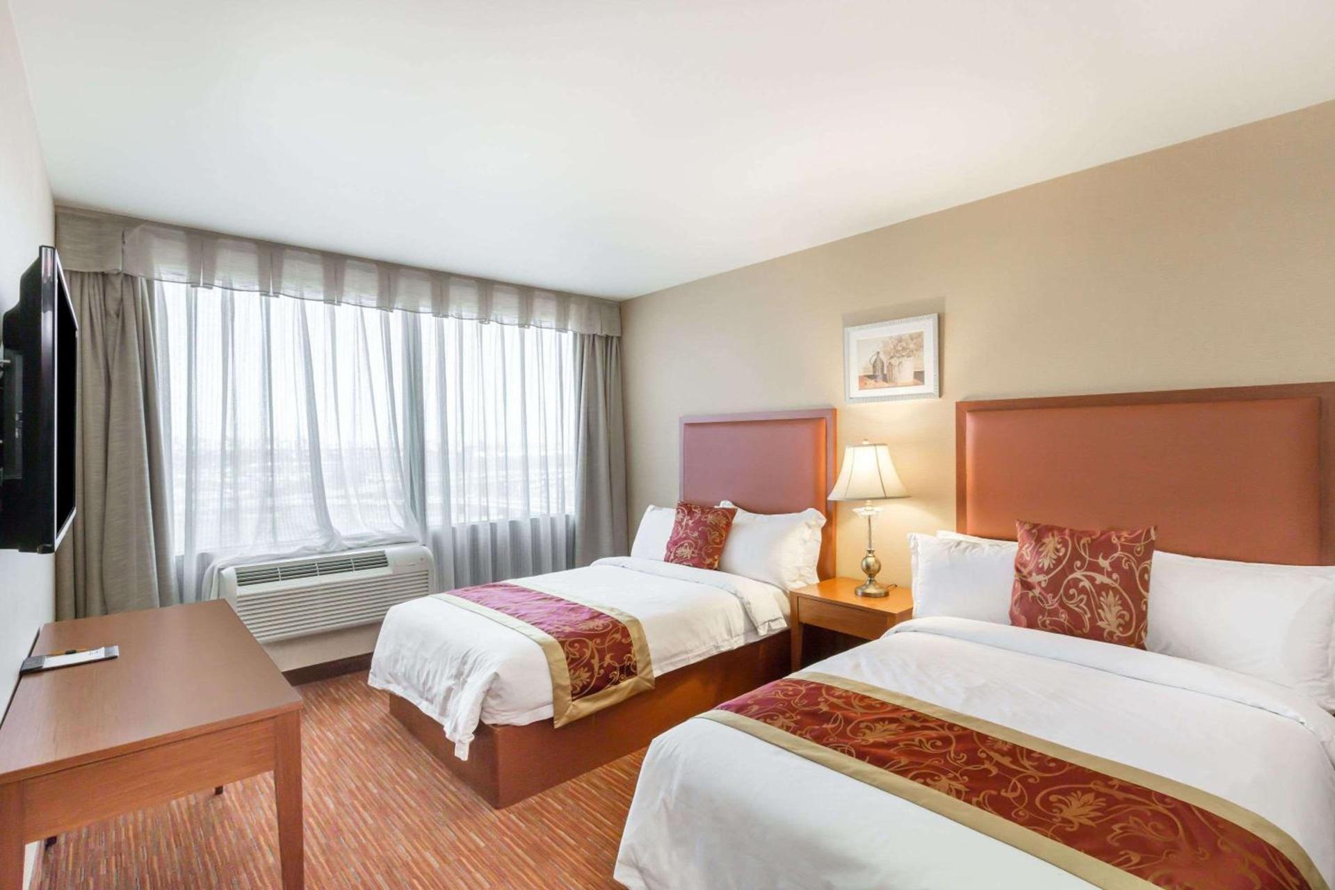 Ramada by Wyndham Flushing Queens photo 10