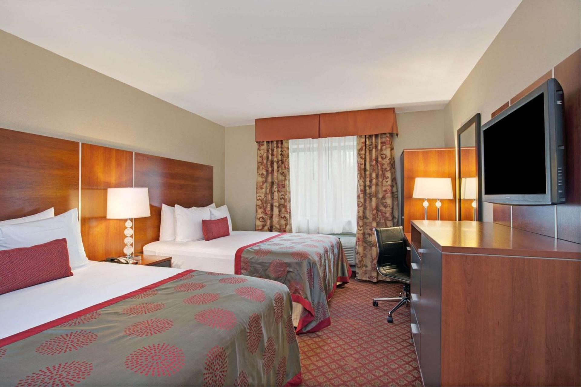 Ramada by Wyndham Staten Island photo 10