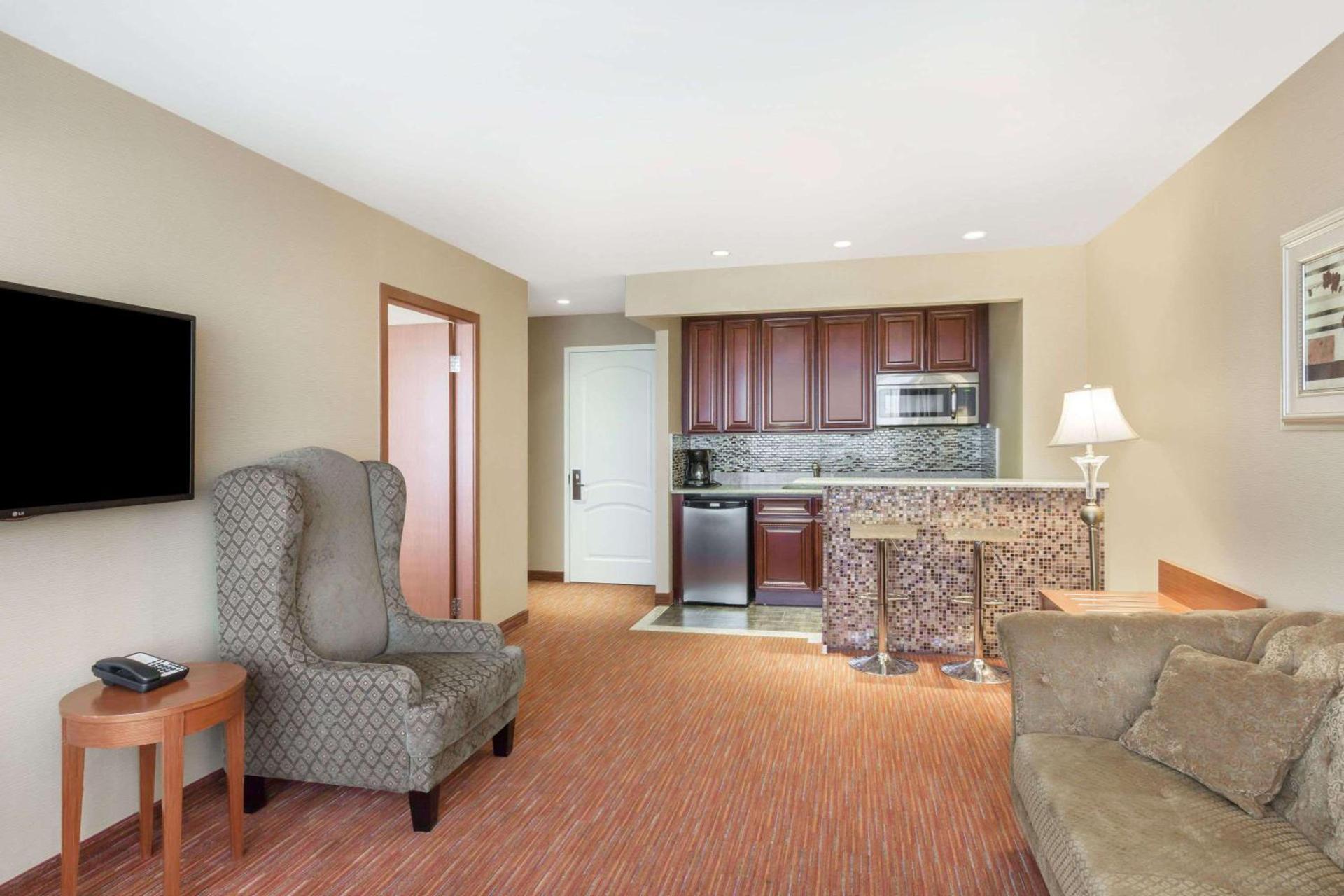 Ramada by Wyndham Flushing Queens photo 14
