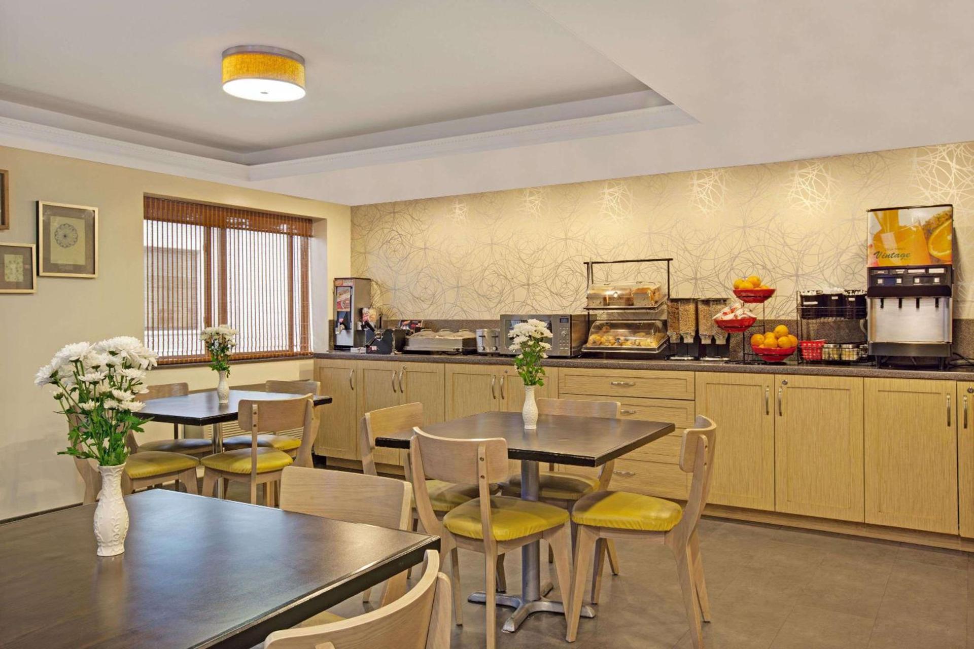 Ramada by Wyndham Staten Island photo 8