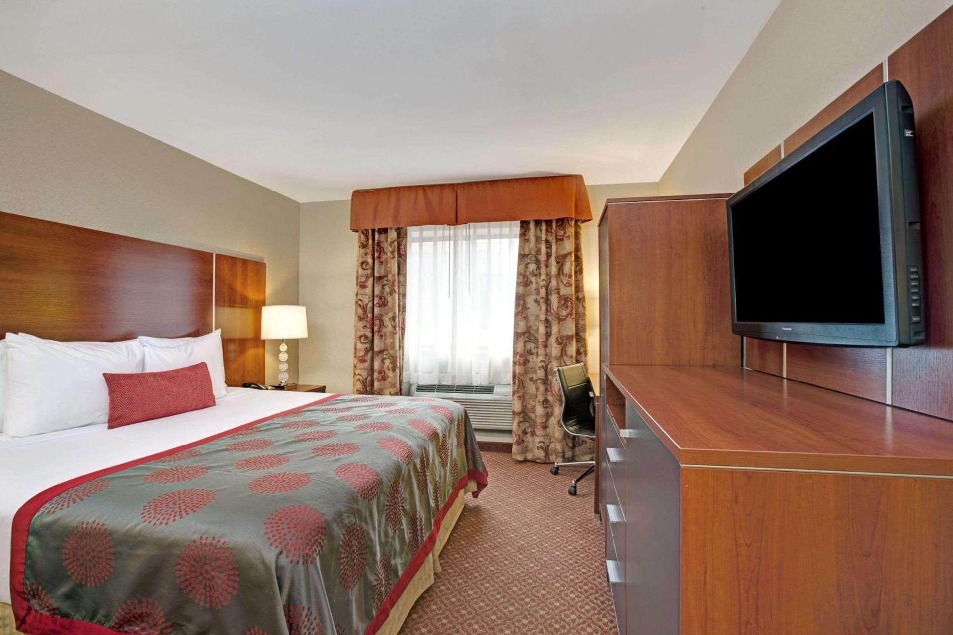 Ramada by Wyndham Staten Island photo 6