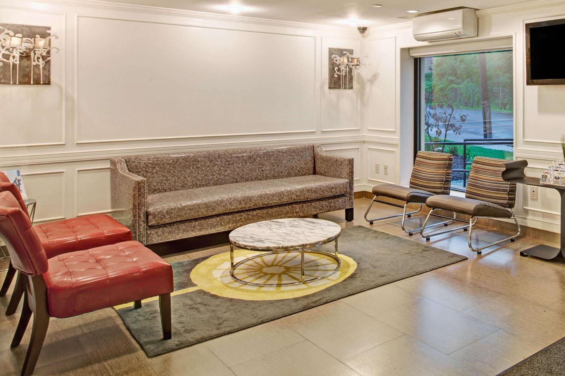 Ramada by Wyndham Staten Island photo 24