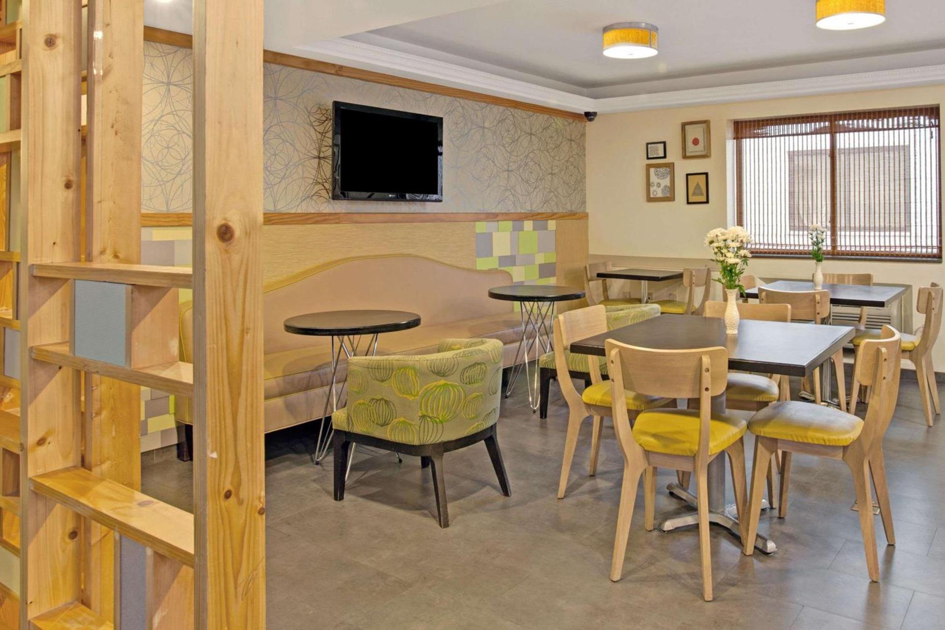 Ramada by Wyndham Staten Island photo 3