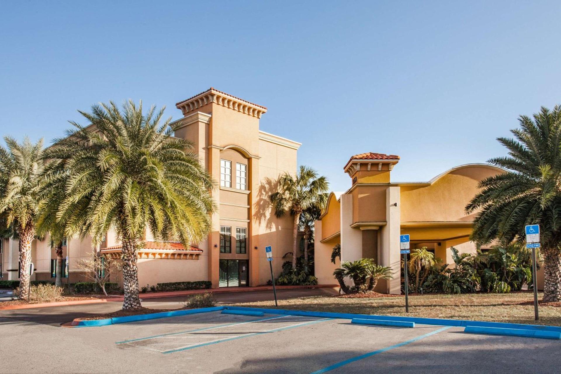 Ramada by Wyndham Jacksonville I-95 by Butler Blvd — hotel in Jacksonville