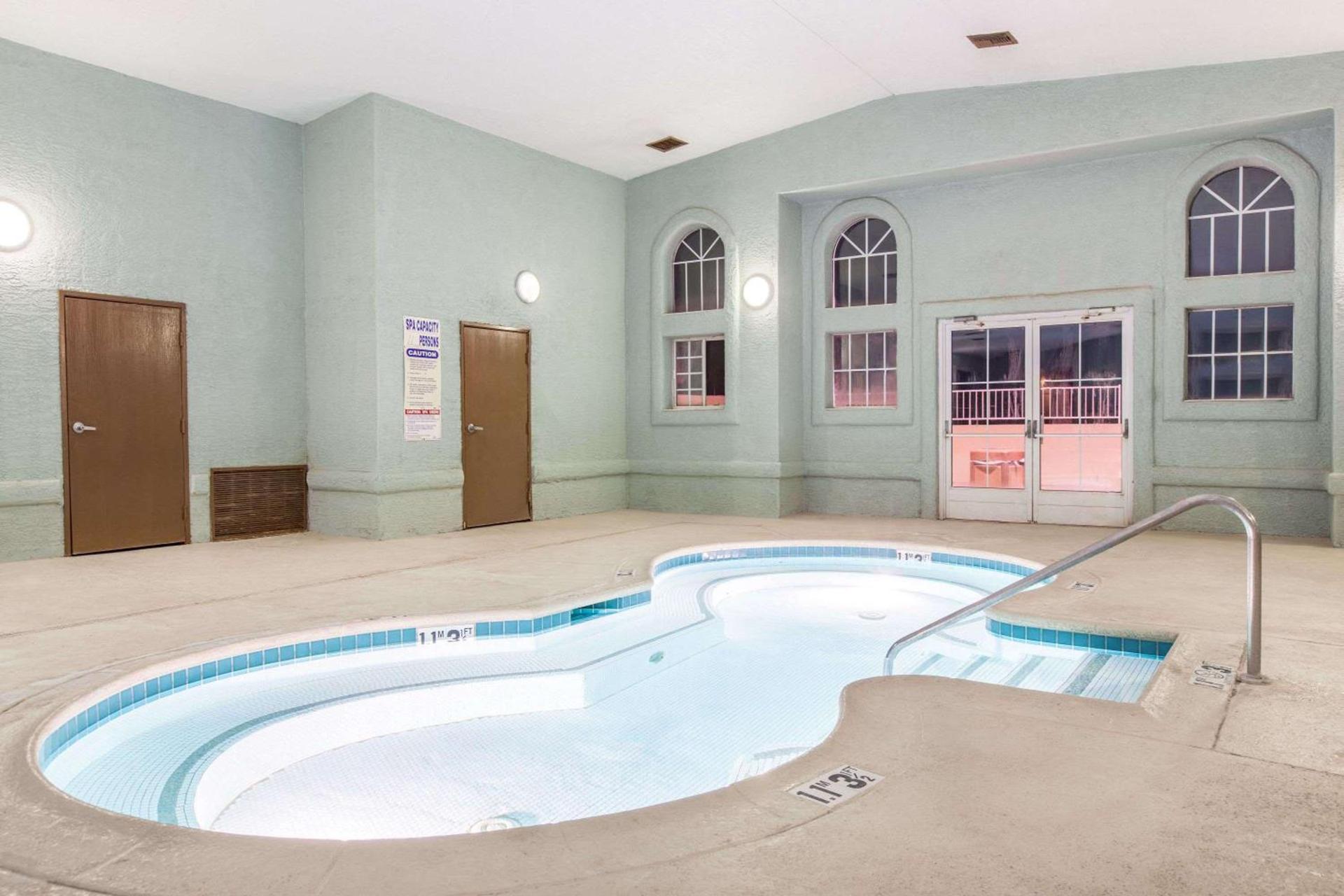 Ramada by Wyndham Williams/Grand Canyon Area photo 2