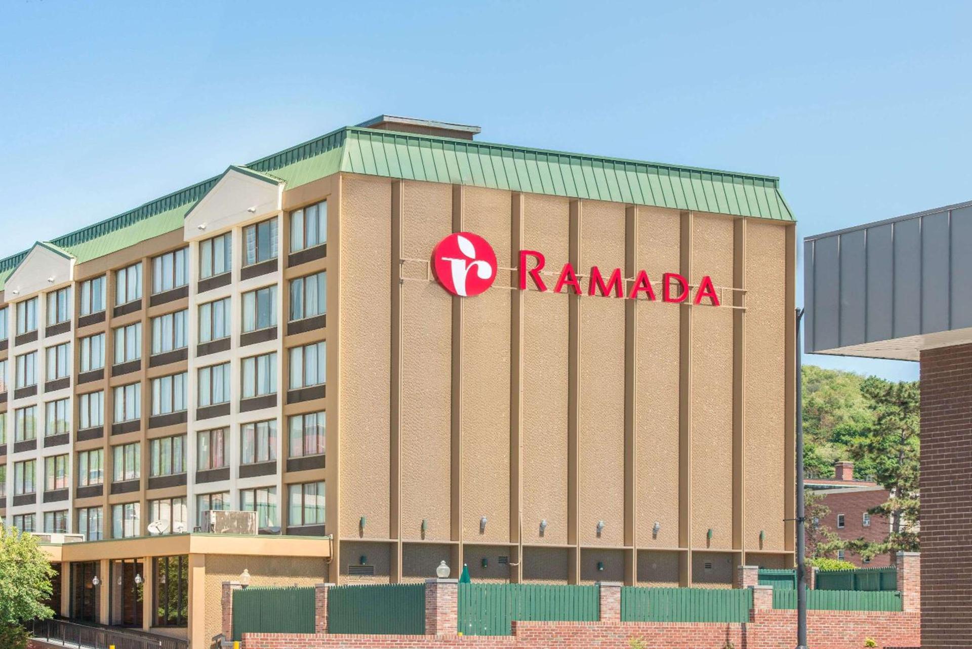 Ramada by Wyndham Cumberland Downtown — hotel in Cumberland