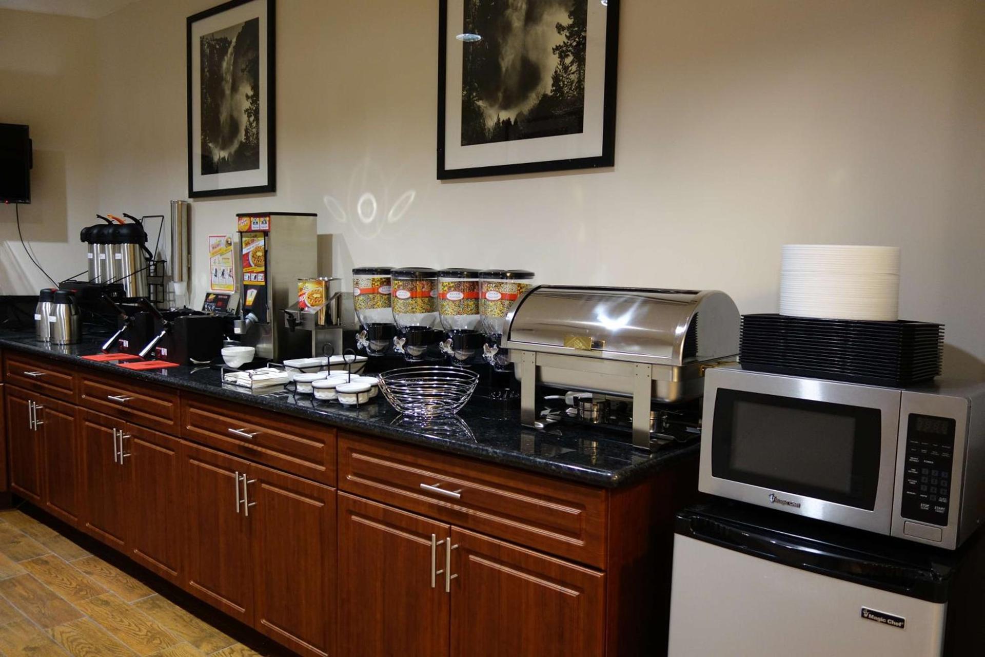 Ramada by Wyndham Sacramento photo 4