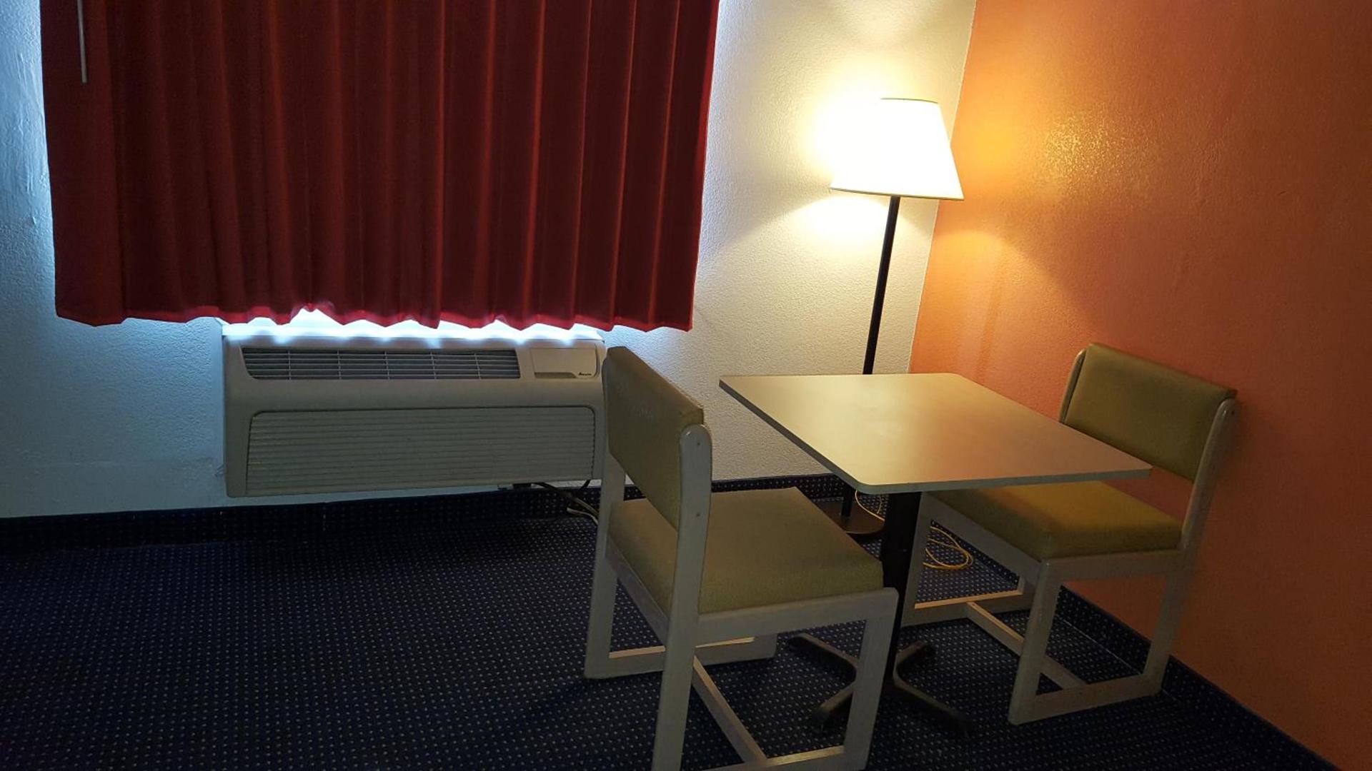 Red Carpet Inn photo 15