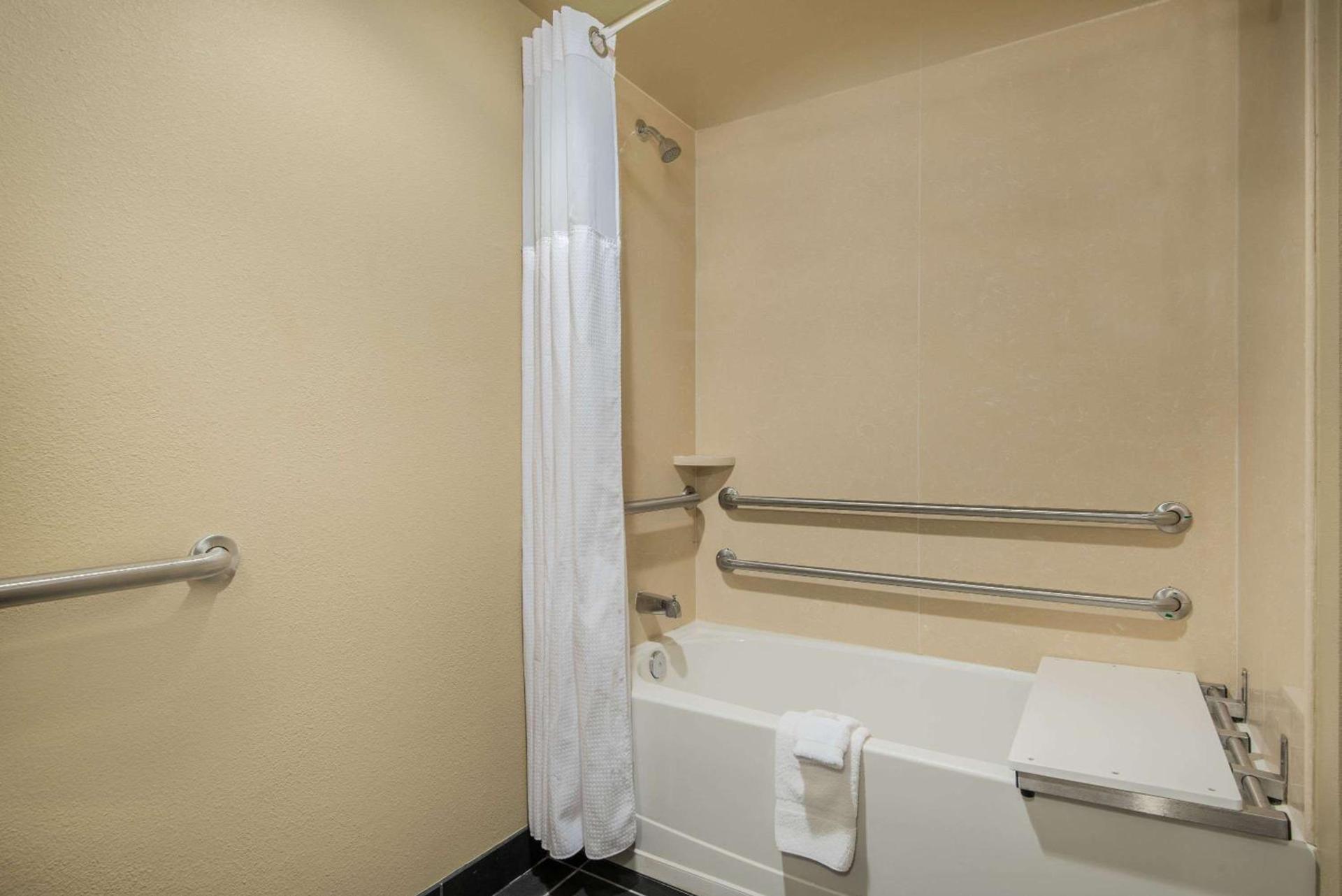 Wyndham Garden Texarkana photo 36