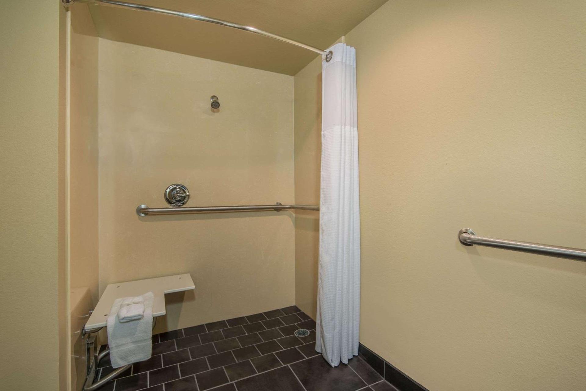 Wyndham Garden Texarkana photo 35