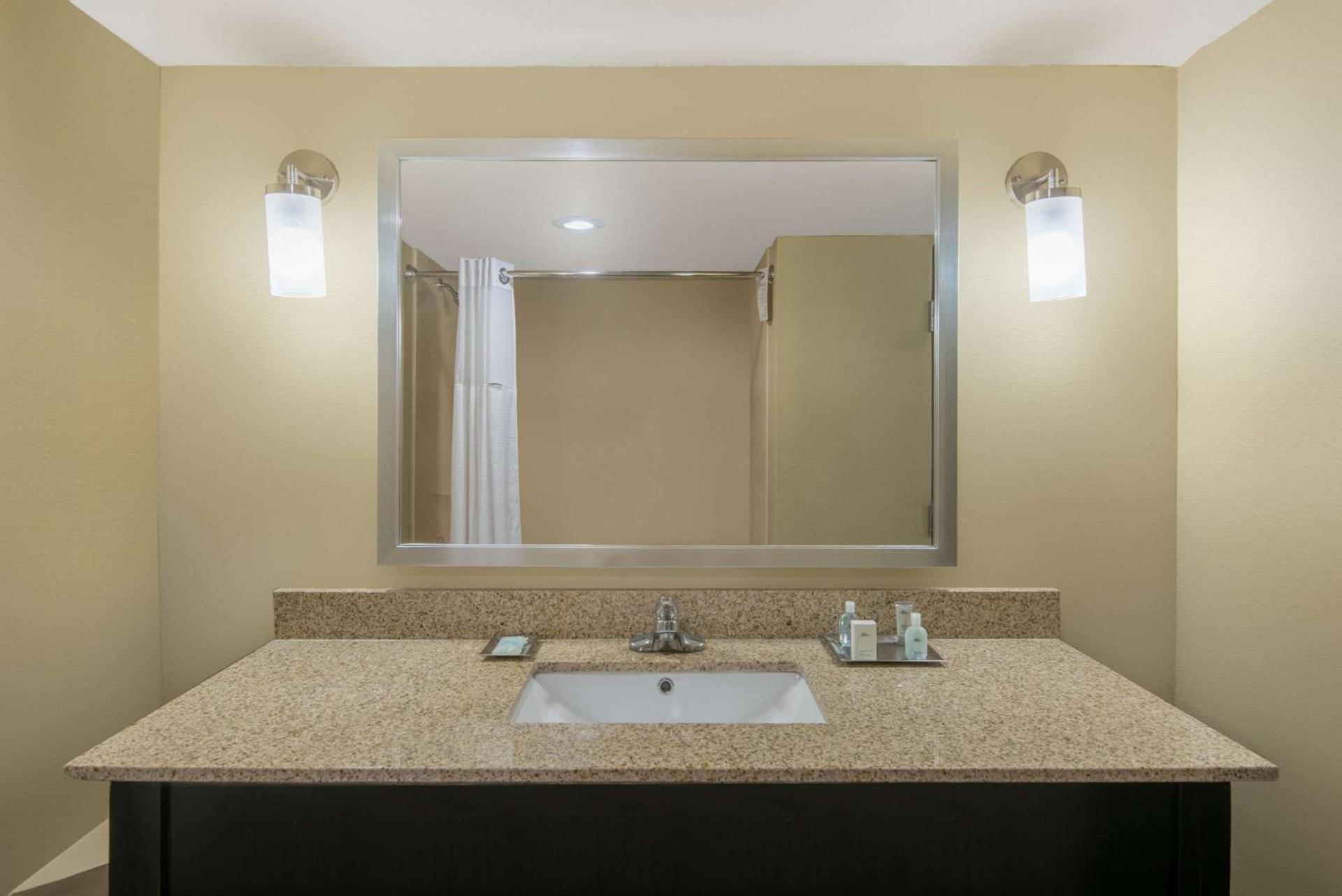Wyndham Garden Texarkana photo 32