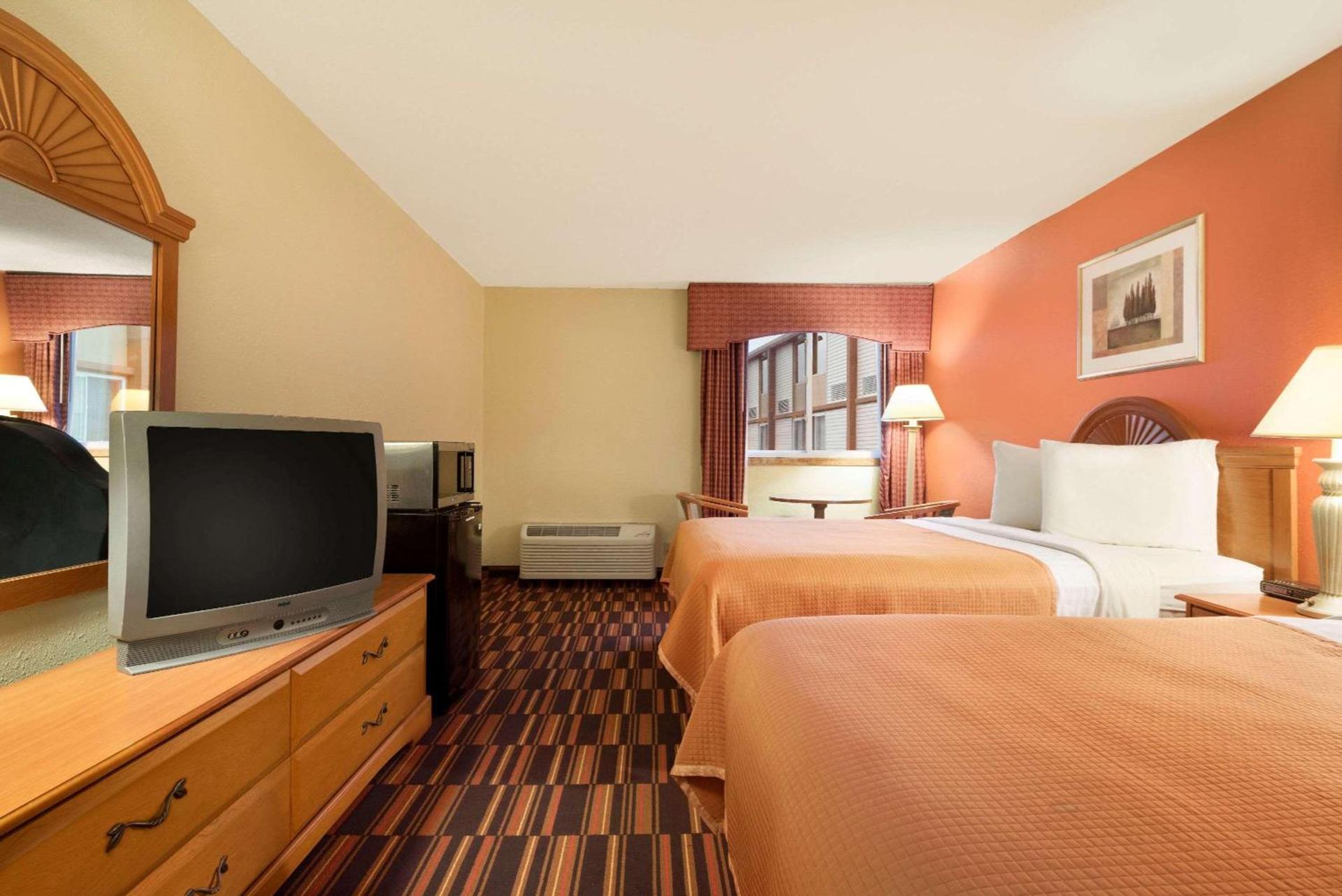 Travelodge by Wyndham Sturgis photo 16