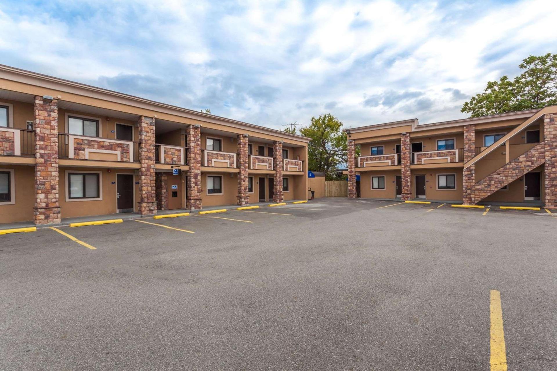Travelodge by Wyndham South Hackensack photo 1