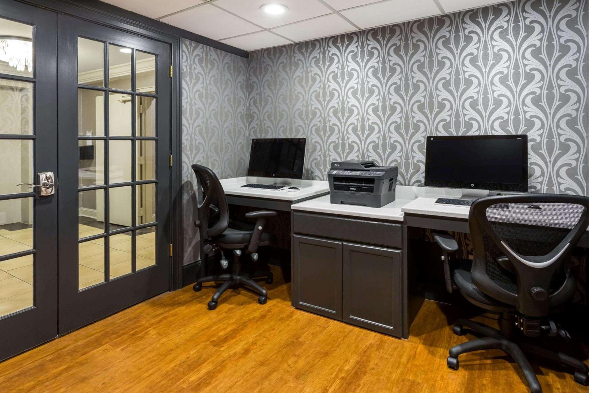 Wyndham Garden Greensboro photo 69