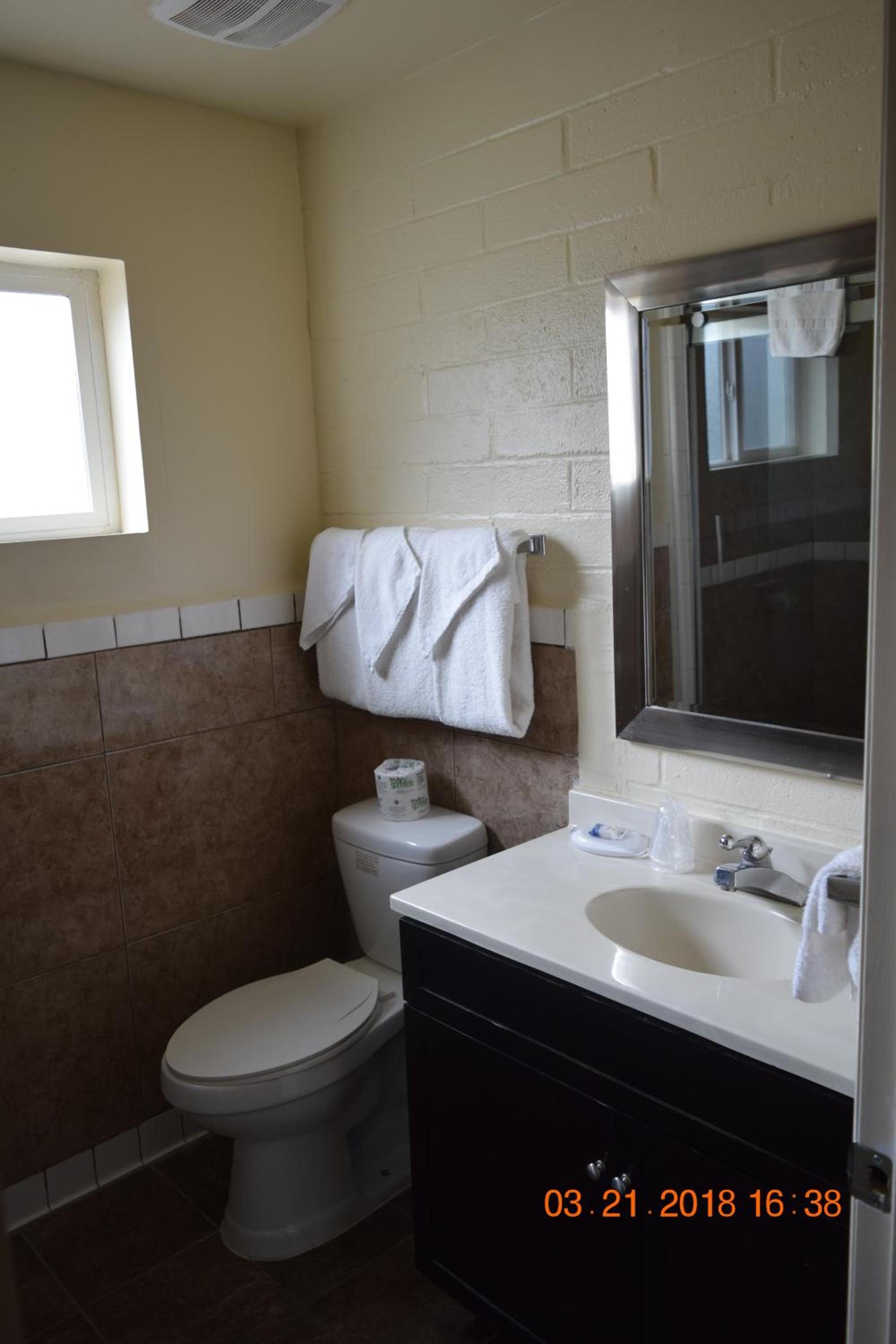 Stanlunds Inn and Suites photo 21