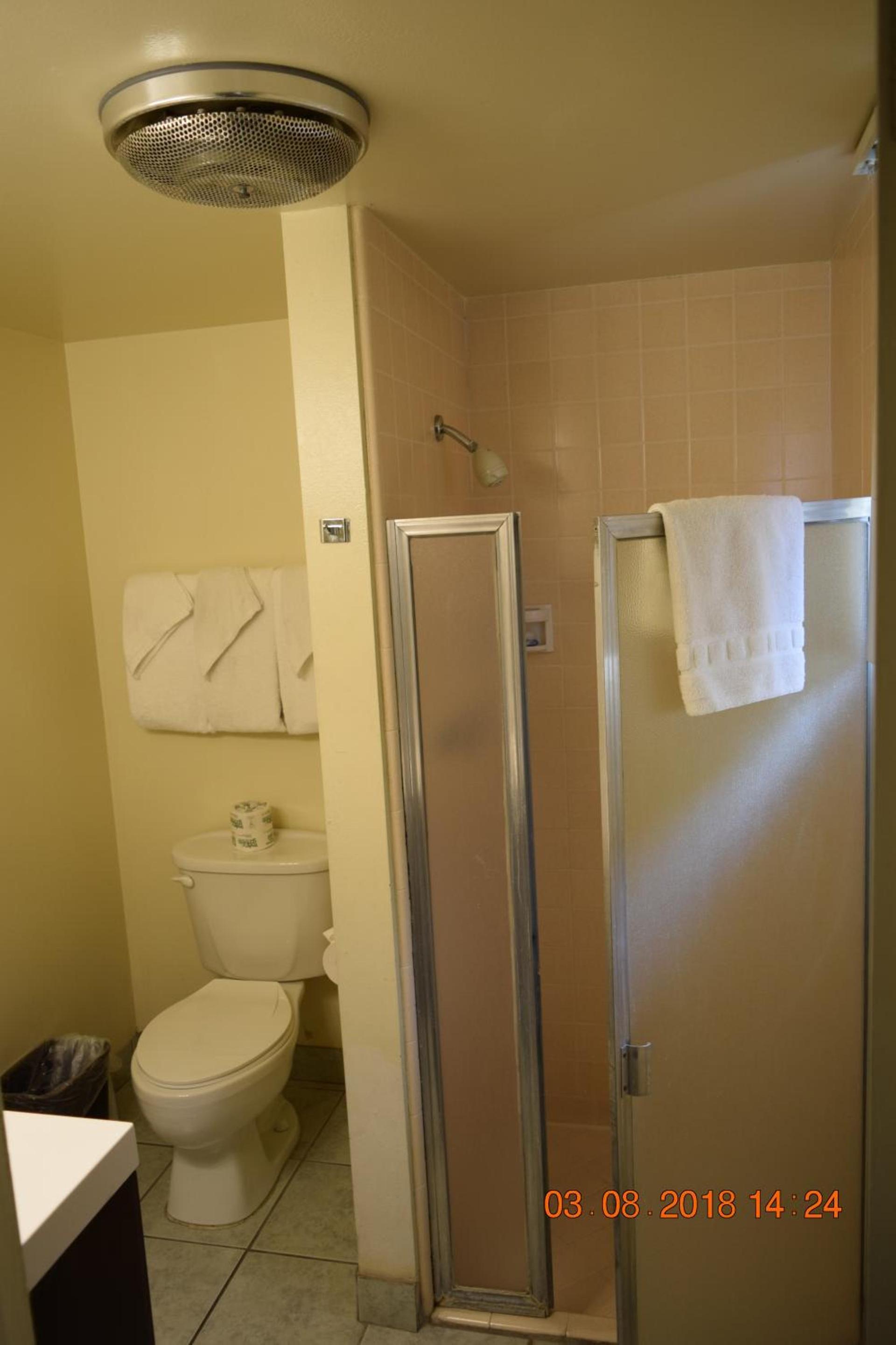 Stanlunds Inn and Suites photo 39