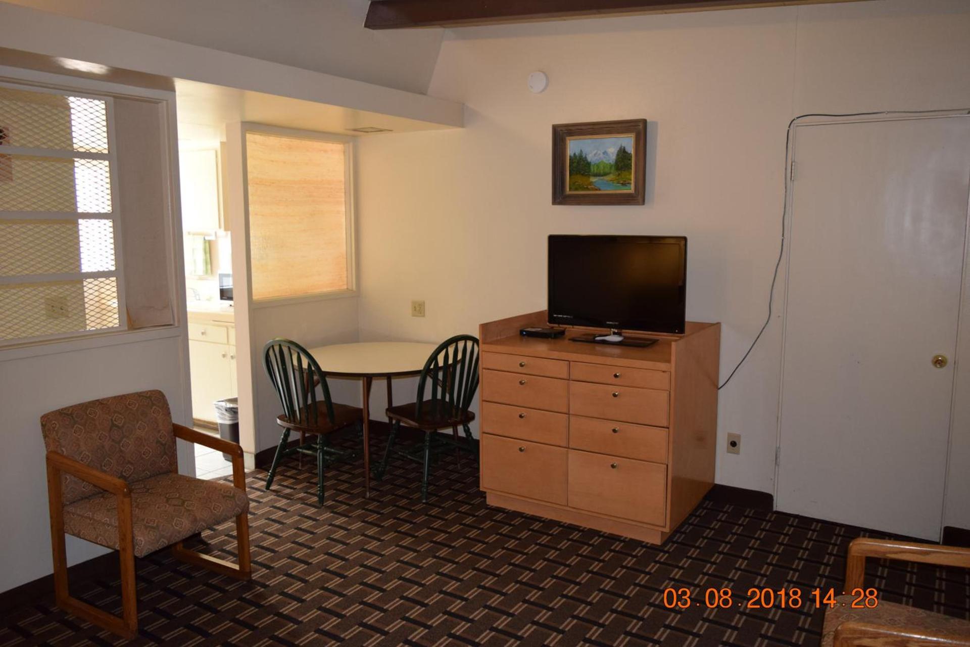 Stanlunds Inn and Suites photo 30