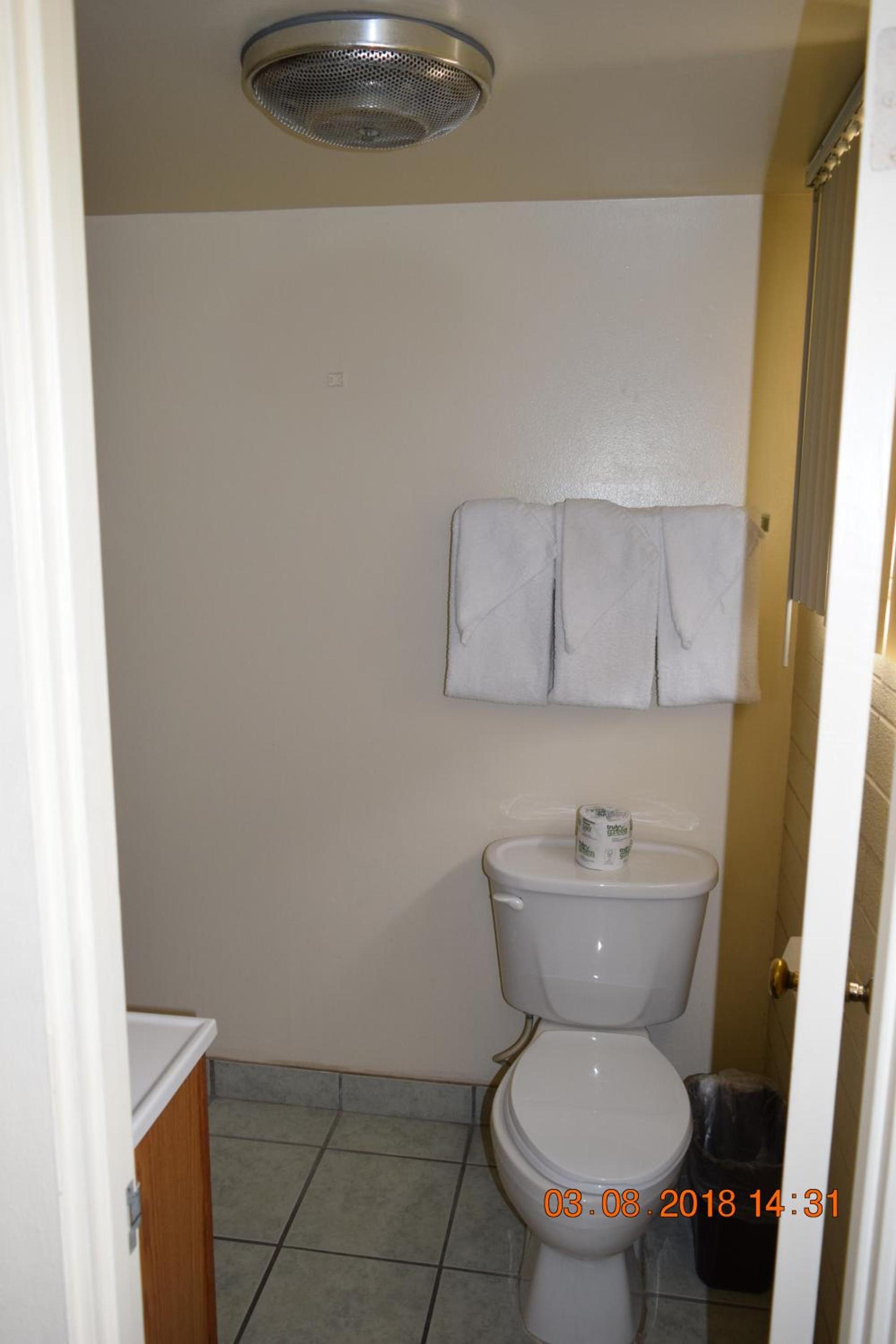 Stanlunds Inn and Suites photo 38
