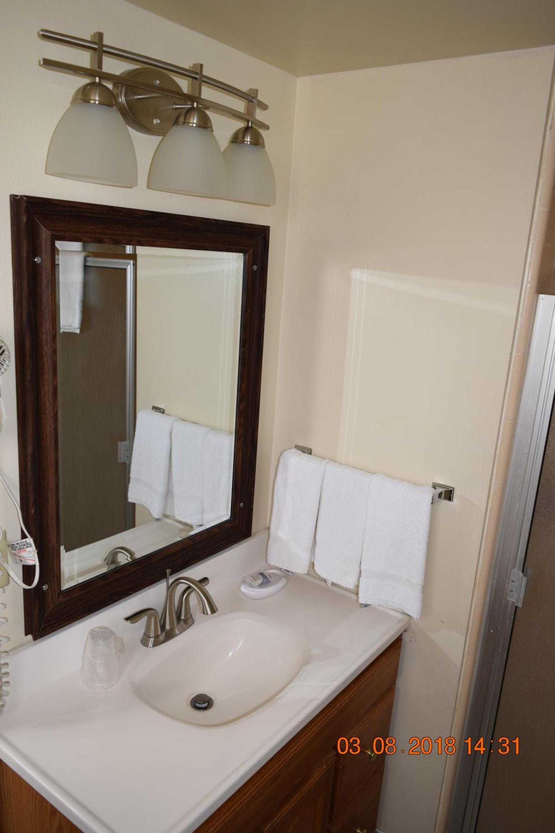 Stanlunds Inn and Suites photo 37