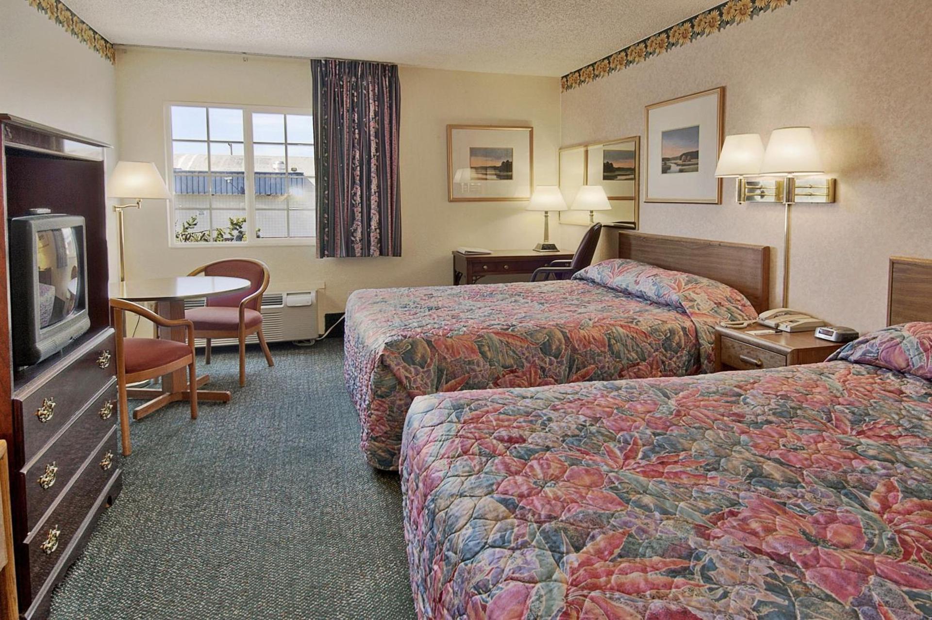 Days Inn by Wyndham Mt. Vernon photo 13