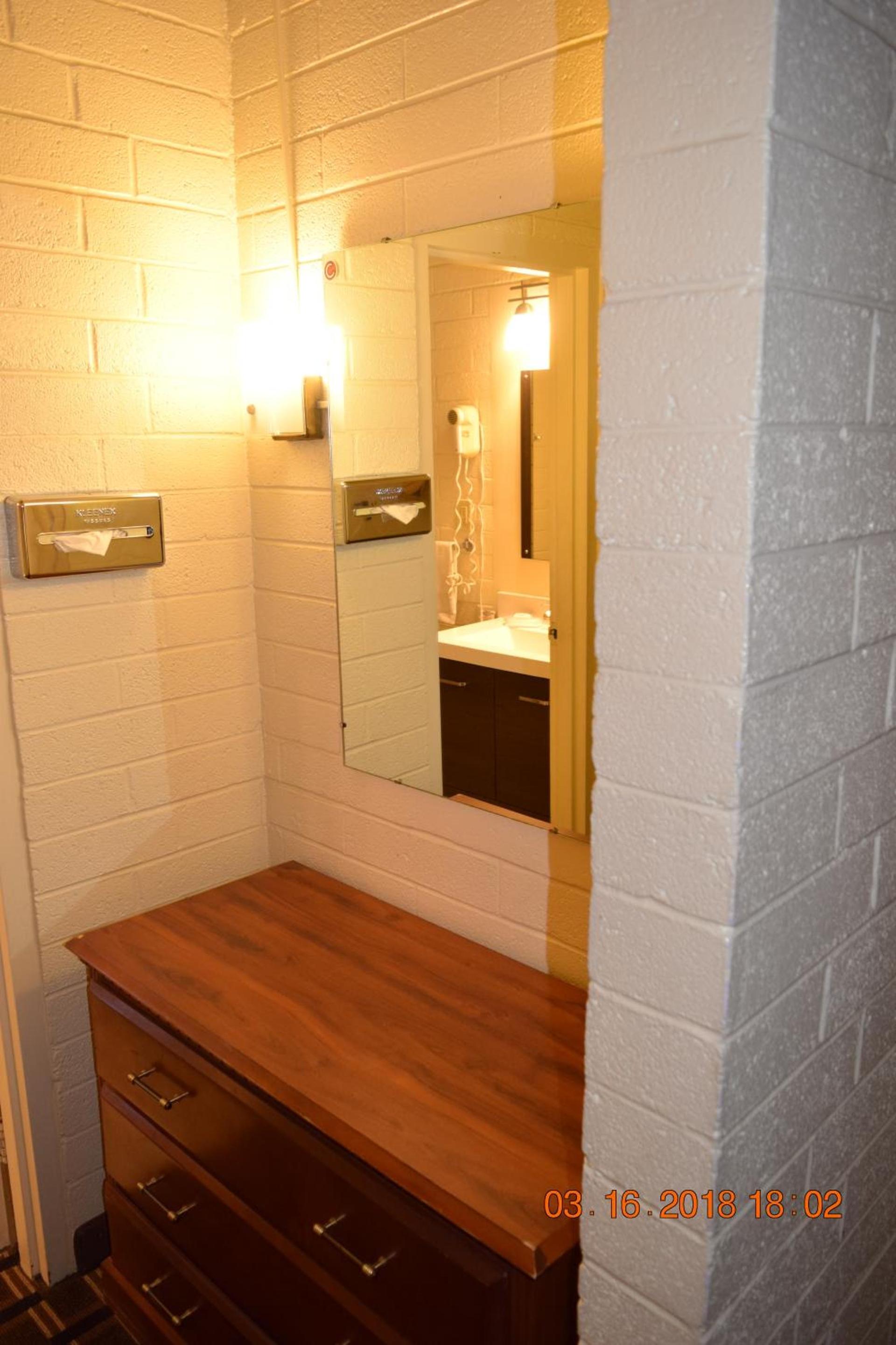 Stanlunds Inn and Suites photo 47