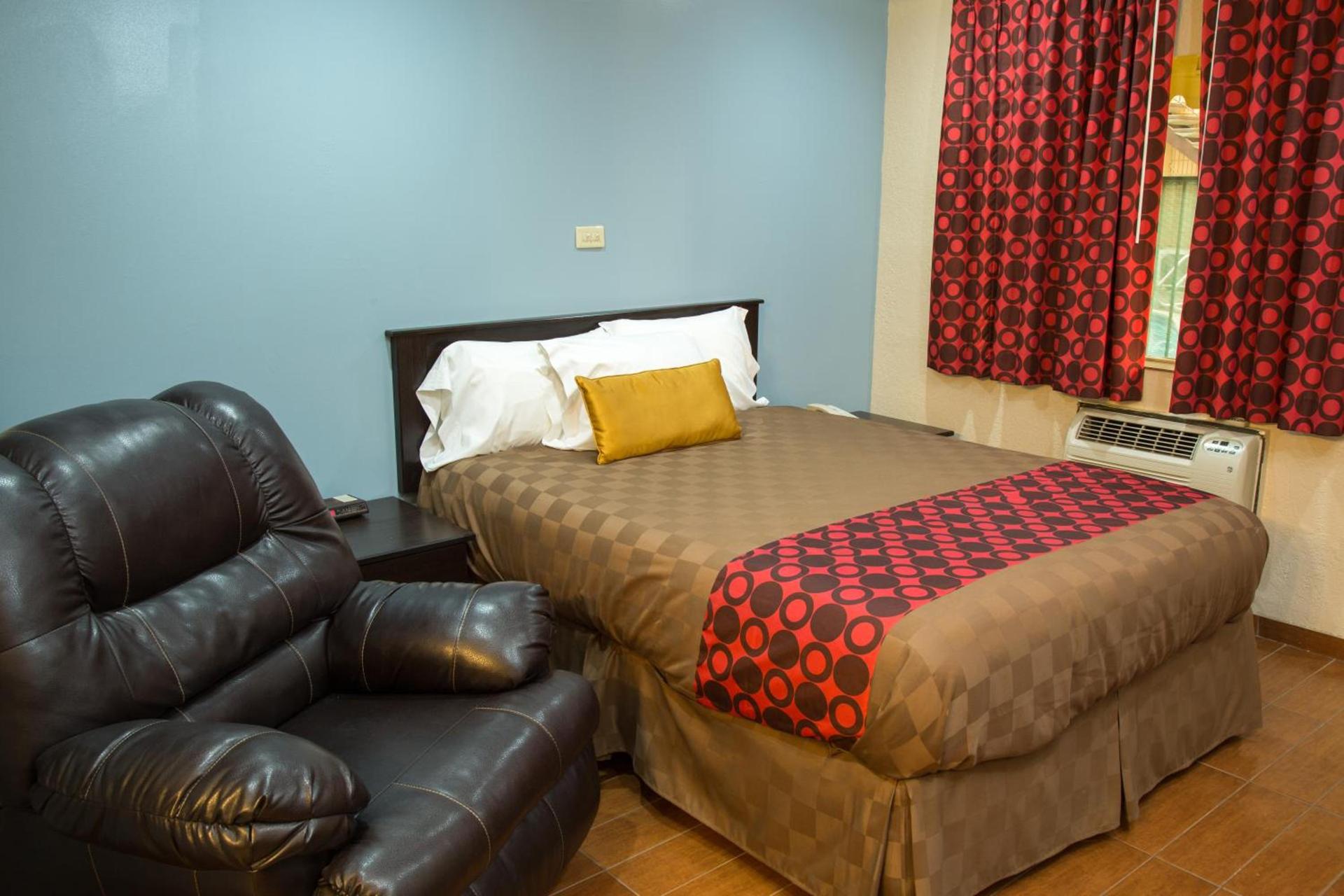 Townhouse Inn and Suites photo 5