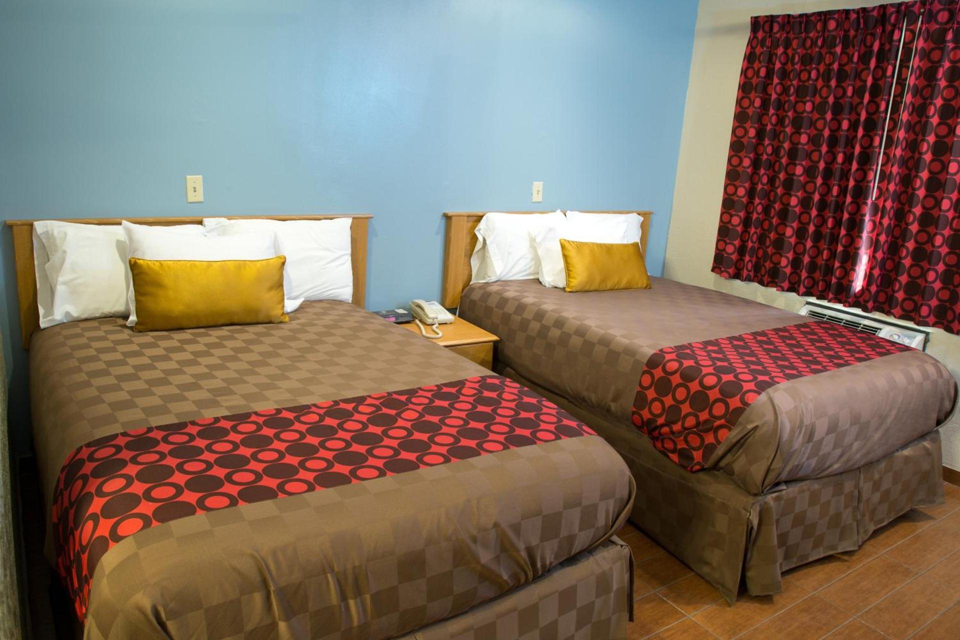 Townhouse Inn and Suites photo 10