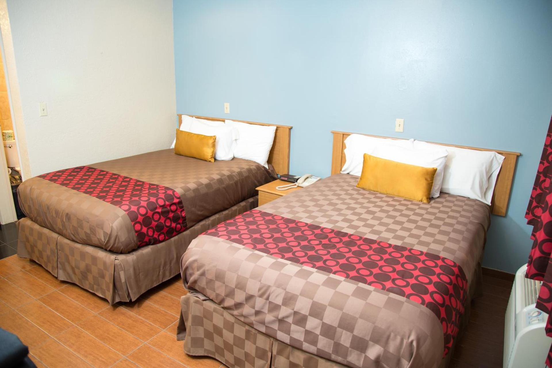 Townhouse Inn and Suites photo 12