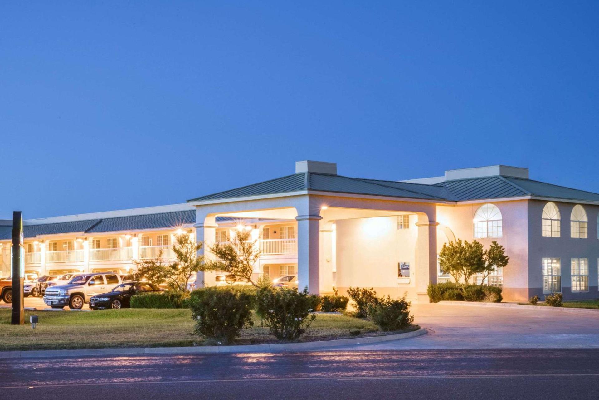 Days Inn by Wyndham Fort Stockton photo 19
