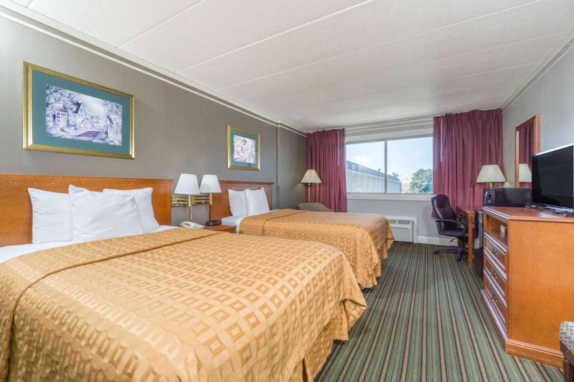 Days Inn by Wyndham Columbus East Airport photo 35