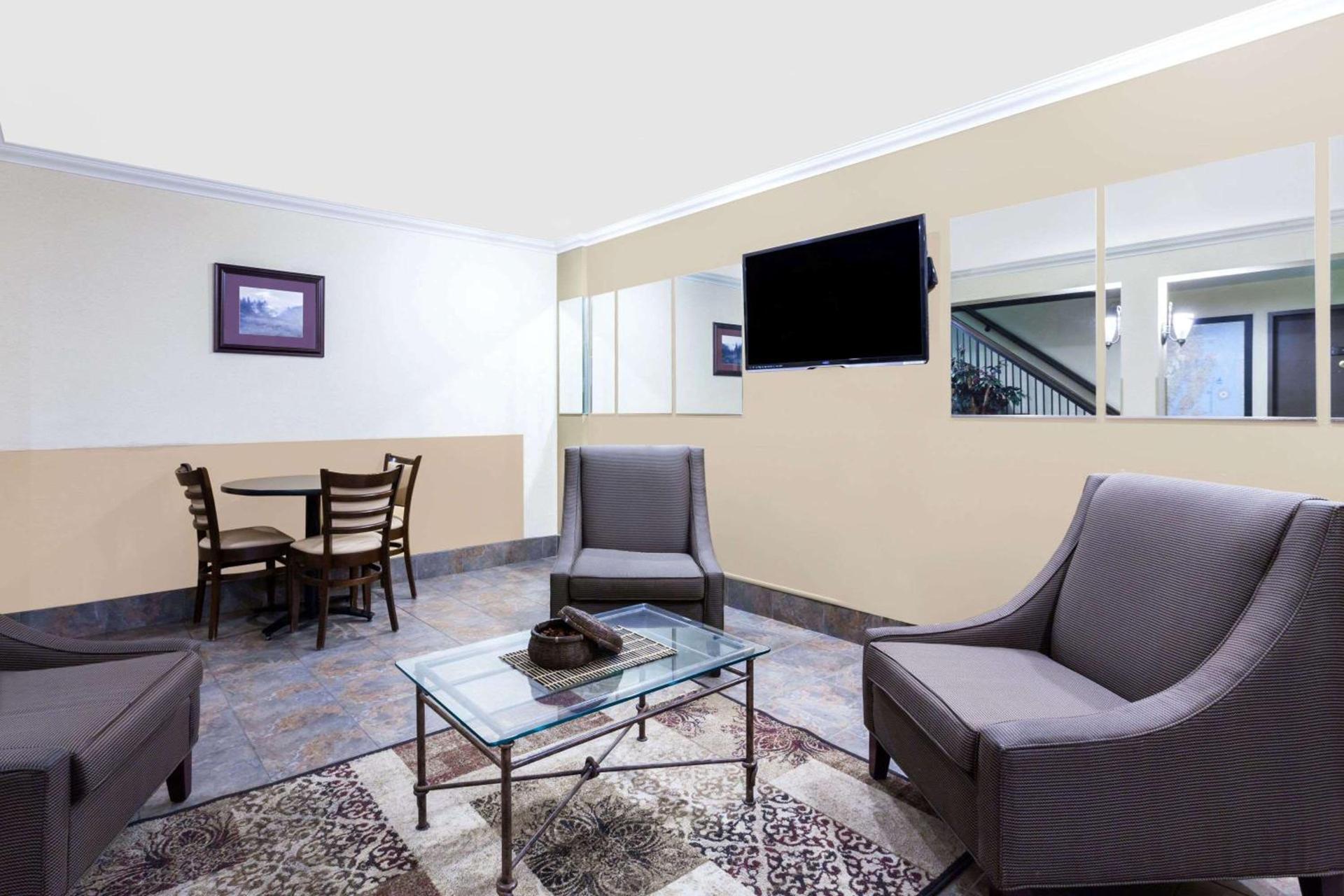 Days Inn By Wyndham Bellingham WA photo 4