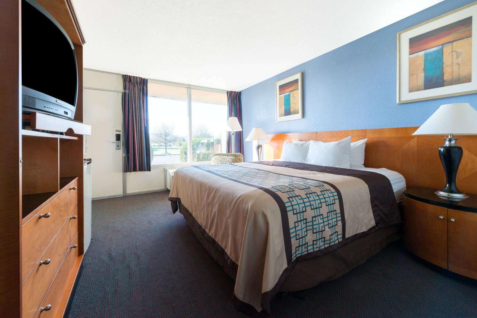Days Inn by Wyndham Luray Shenandoah photo 8