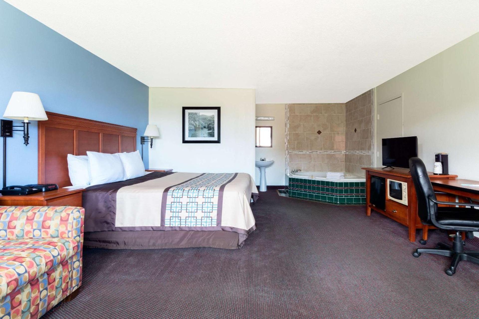 Days Inn by Wyndham Luray Shenandoah photo 7
