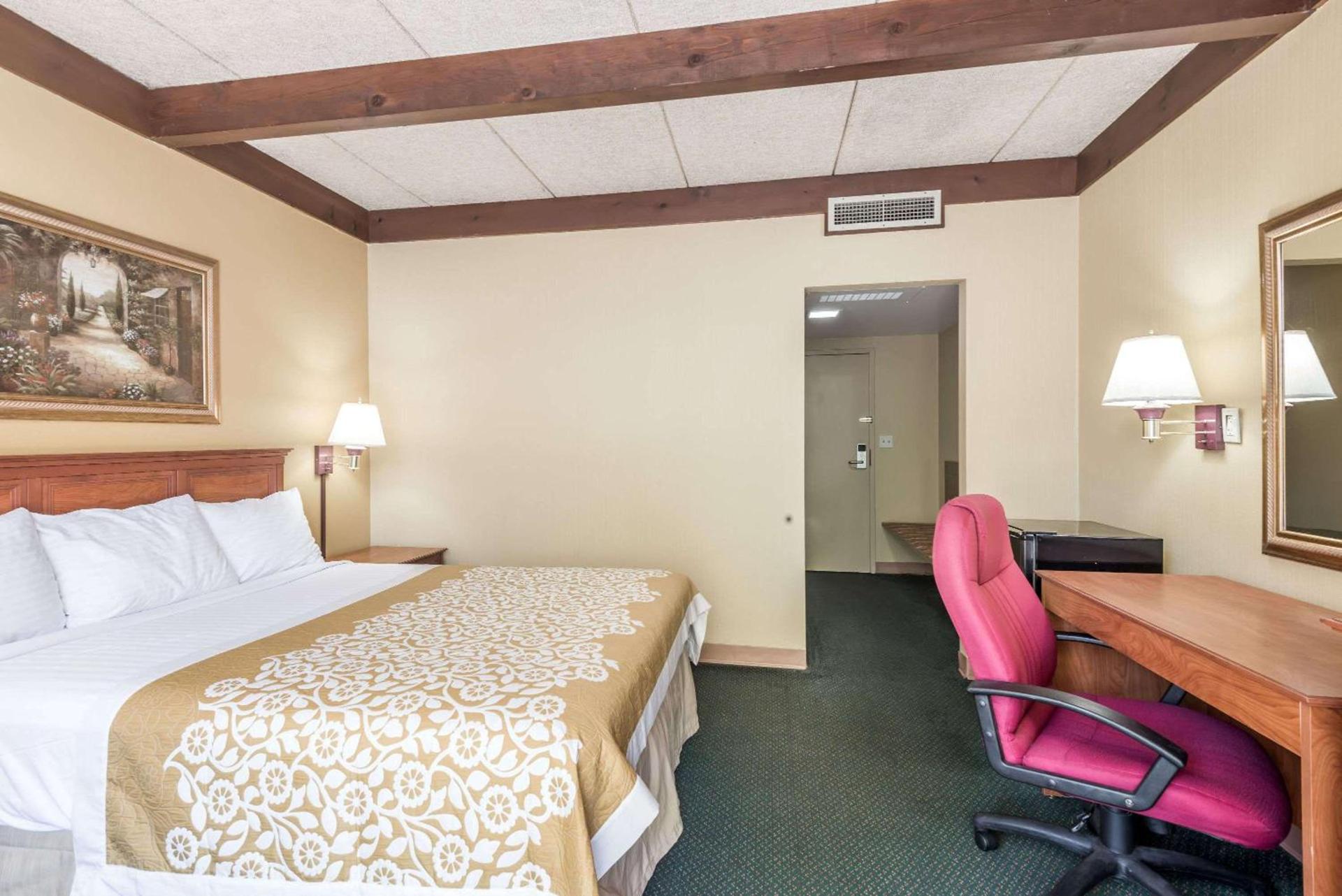 Days Inn by Wyndham Niles photo 5