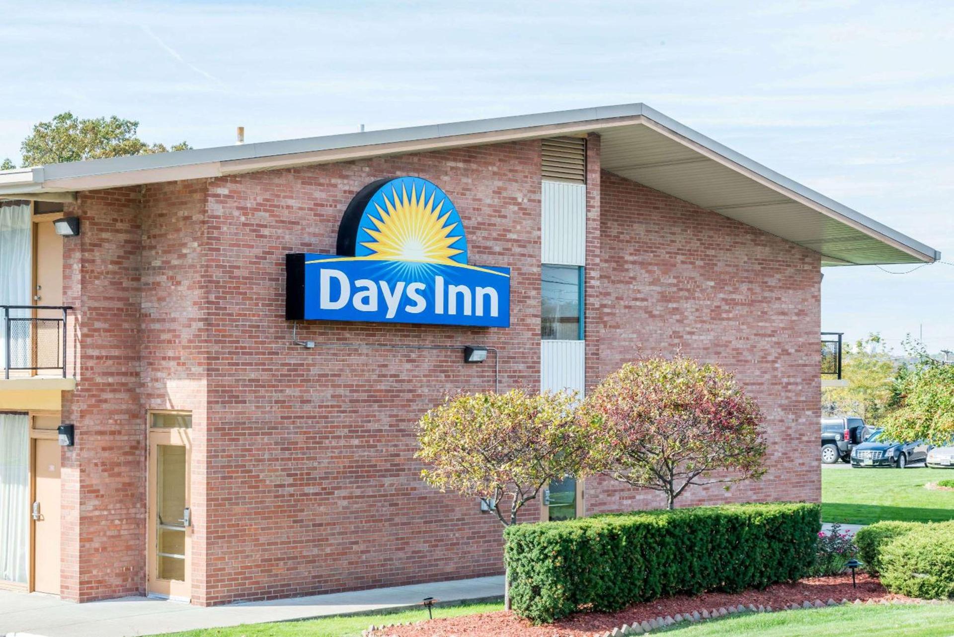 Days Inn by Wyndham Niles photo 1