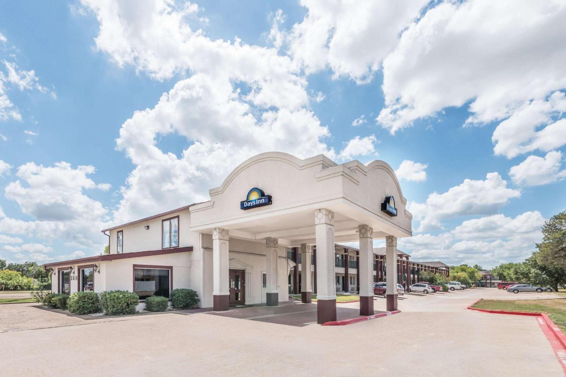 Days Inn by Wyndham Bryan College Station photo 2