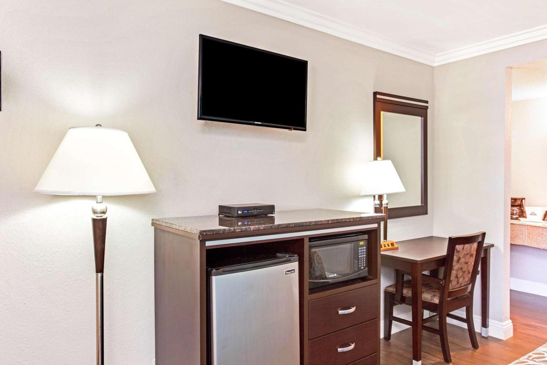 Cabana Inn & Suites photo 3