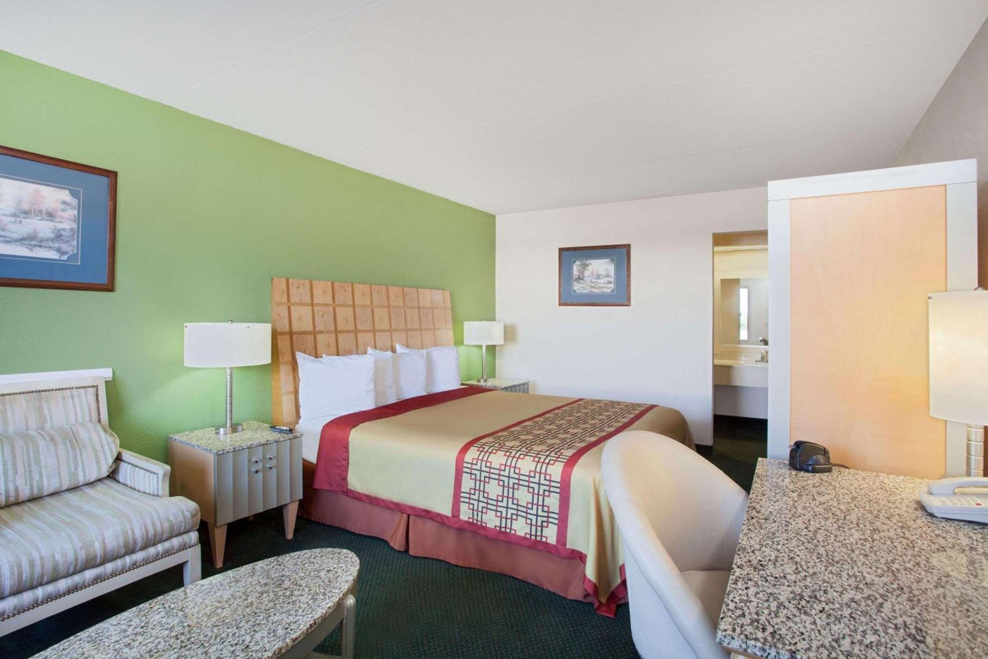 Days Inn by Wyndham Greeneville photo 5