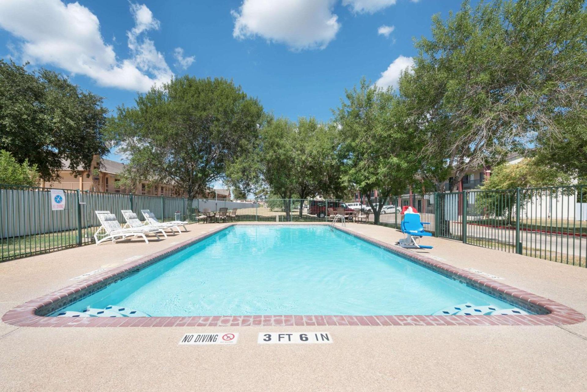 Days Inn by Wyndham Bryan College Station photo 6