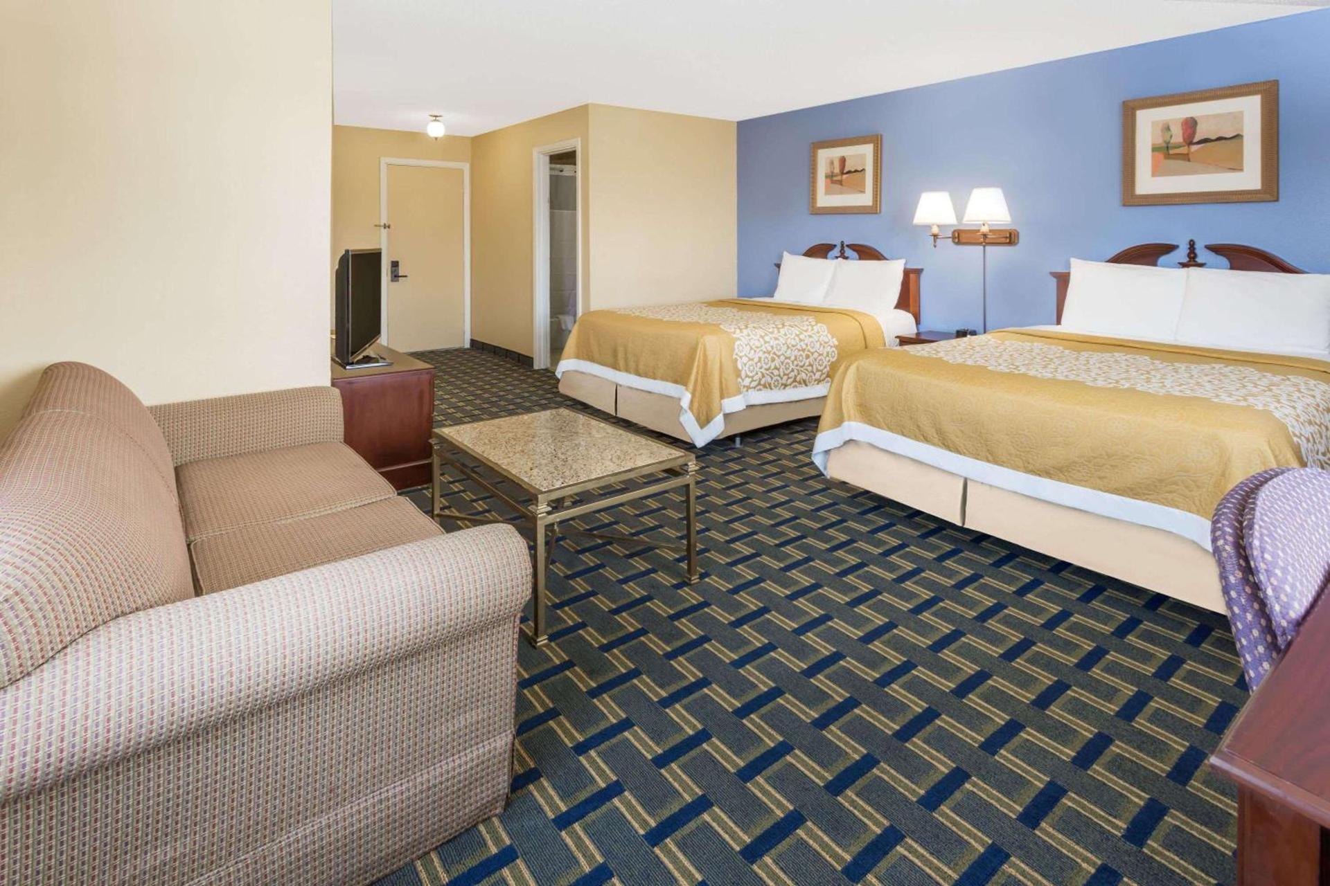 Days Inn by Wyndham Plymouth photo 3