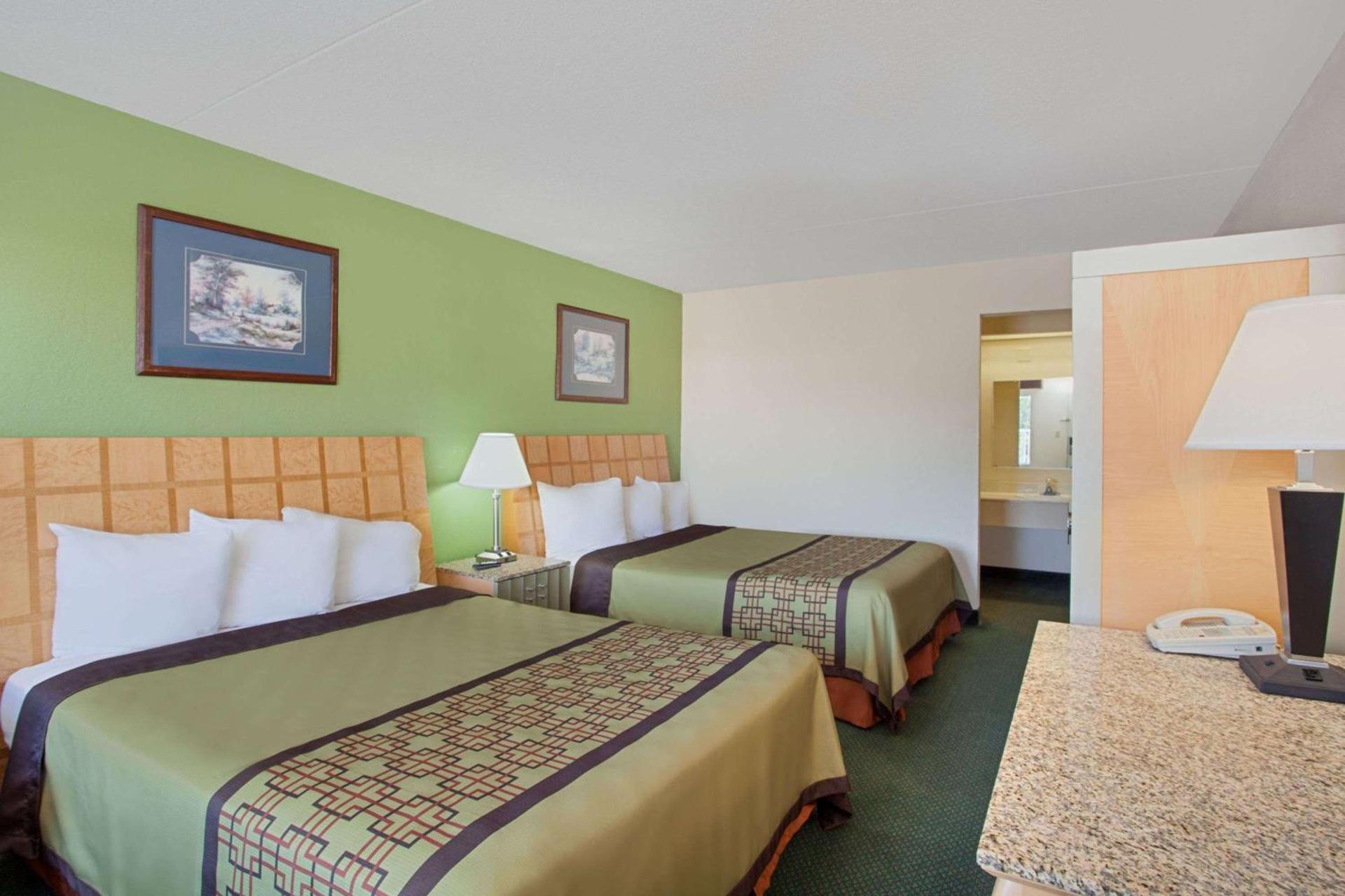 Days Inn by Wyndham Greeneville photo 7