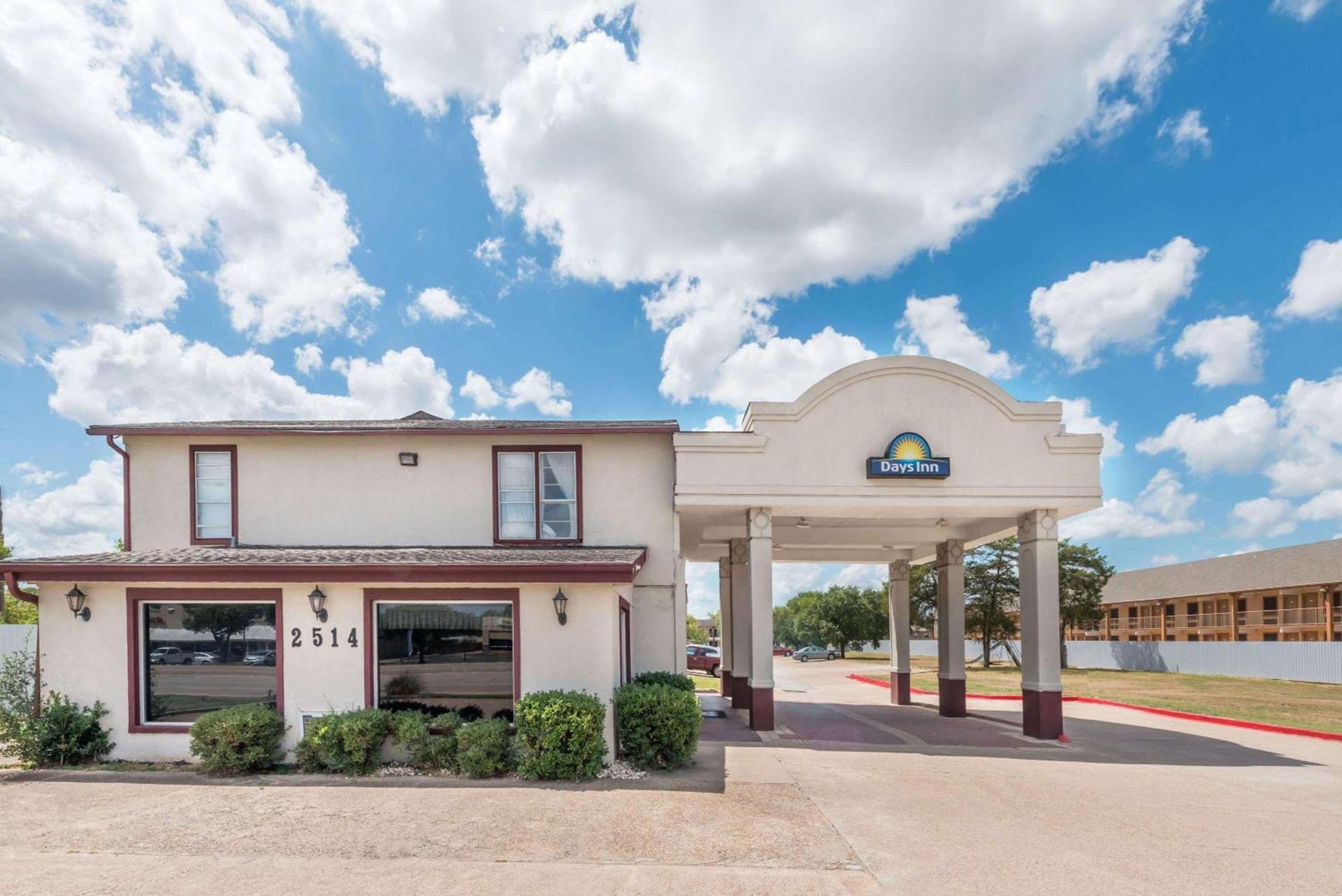 Days Inn by Wyndham Bryan College Station photo 1
