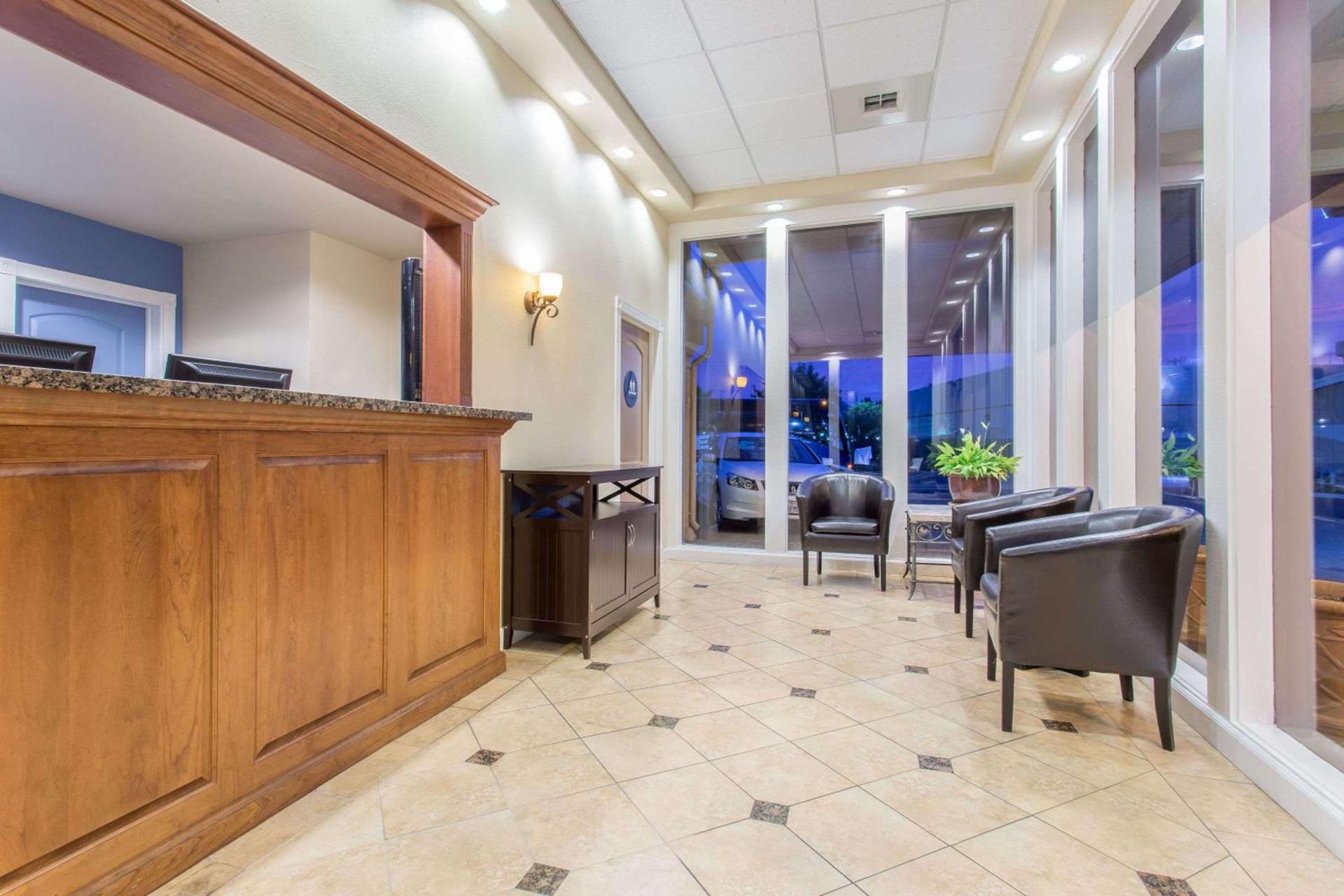 Days Inn by Wyndham Modesto photo 3