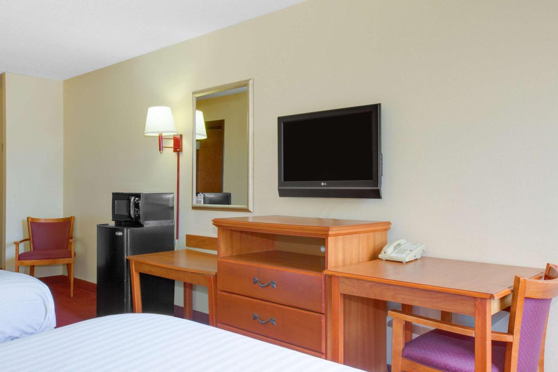 Econo Lodge Mt Hope - Beckley North photo 13
