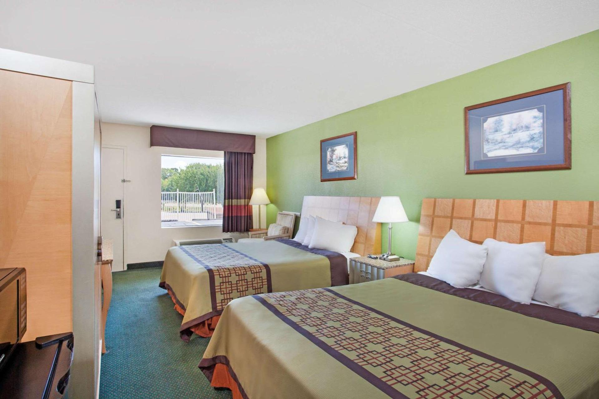 Days Inn by Wyndham Greeneville photo 8