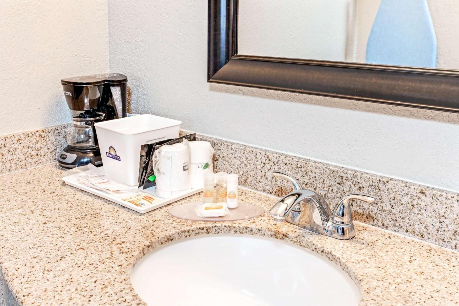 Cabana Inn & Suites photo 6