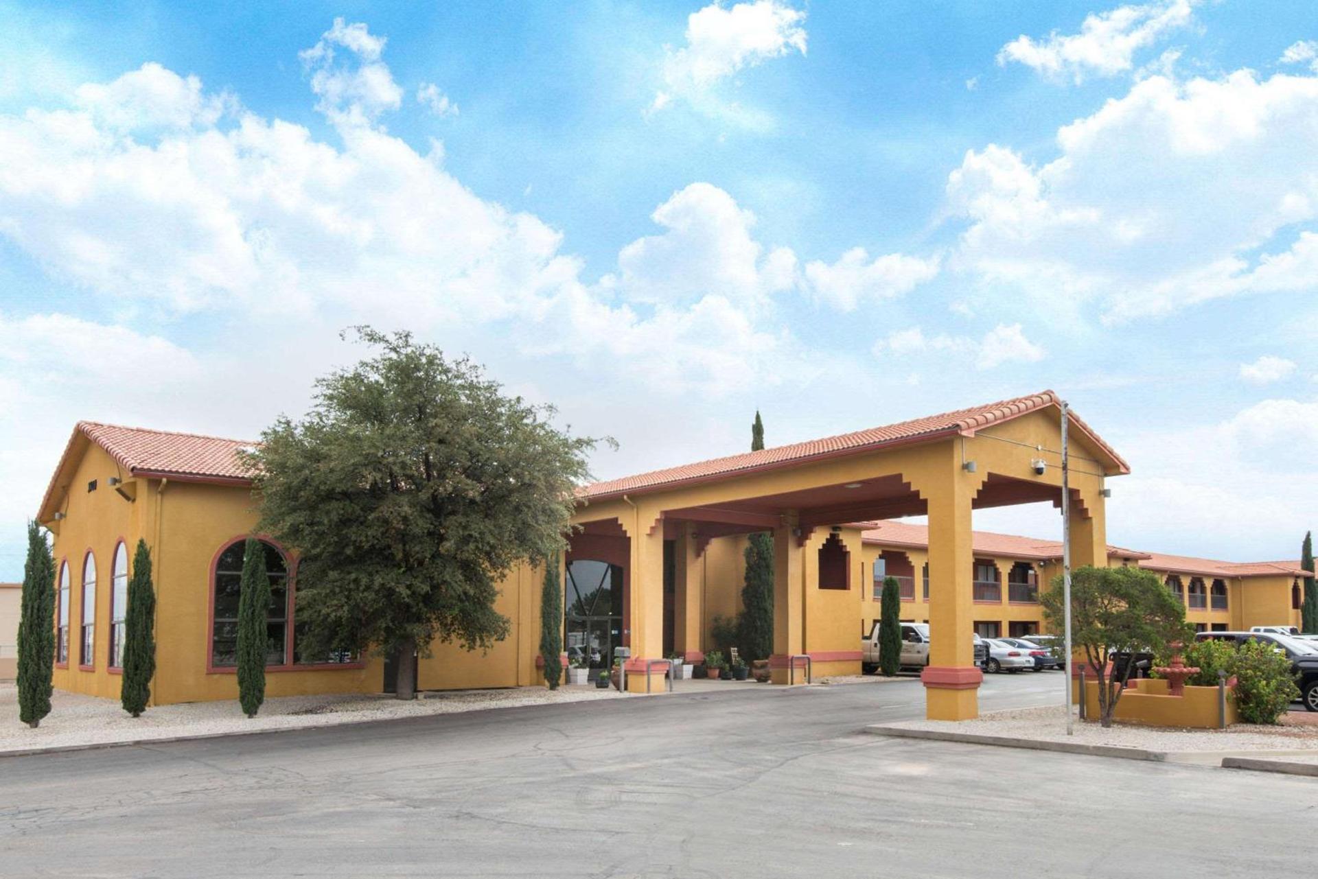 Days Inn by Wyndham Carlsbad — hotel in Carlsbad