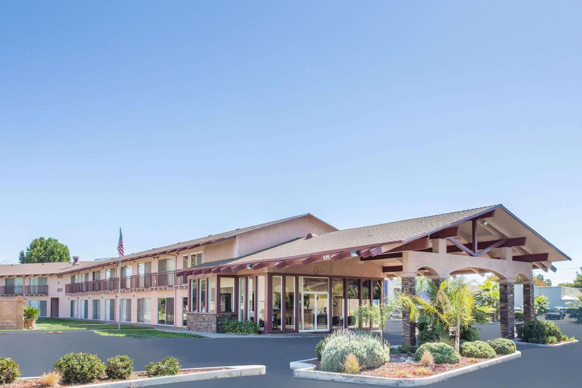 Days Inn by Wyndham Modesto photo 2