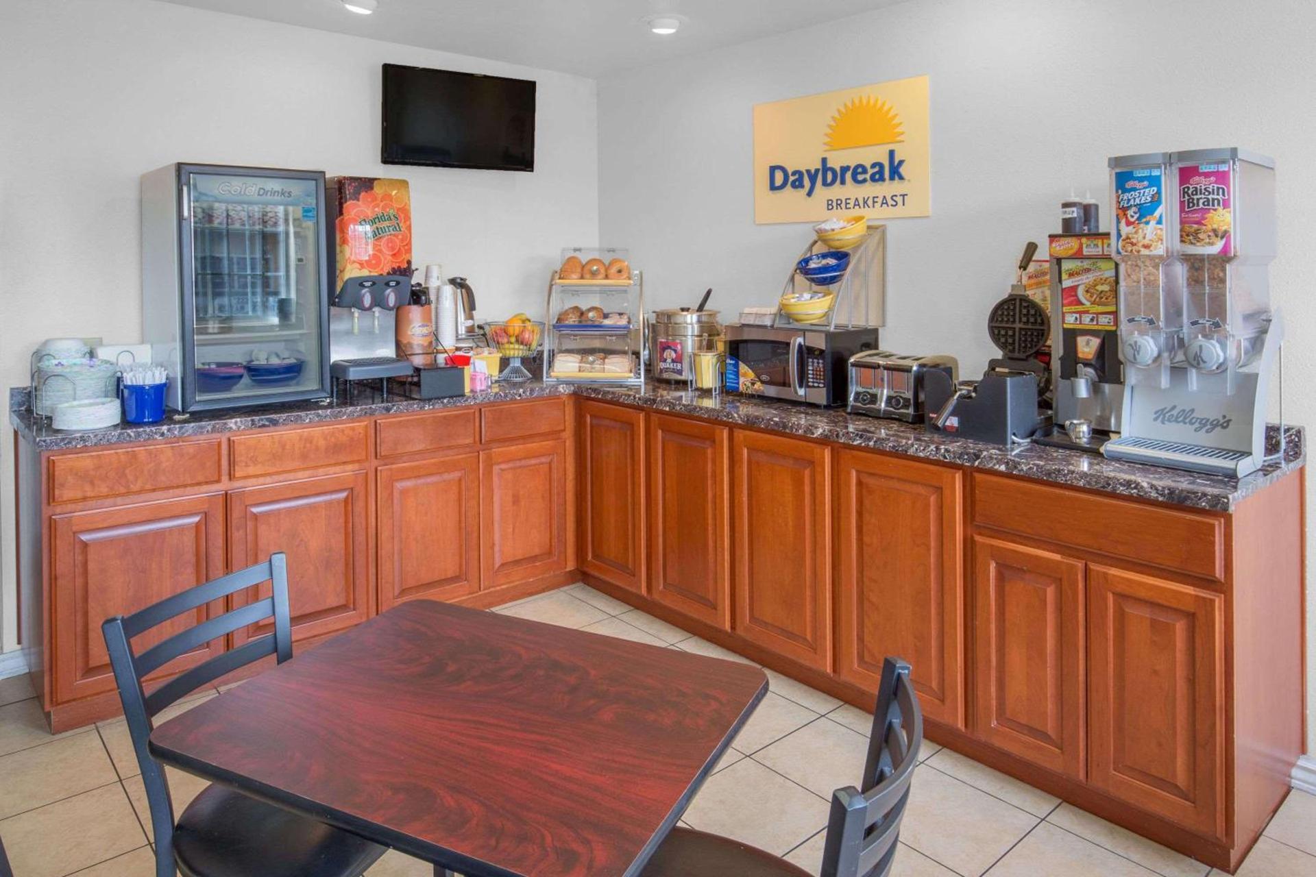 Days Inn by Wyndham Eureka CA photo 24