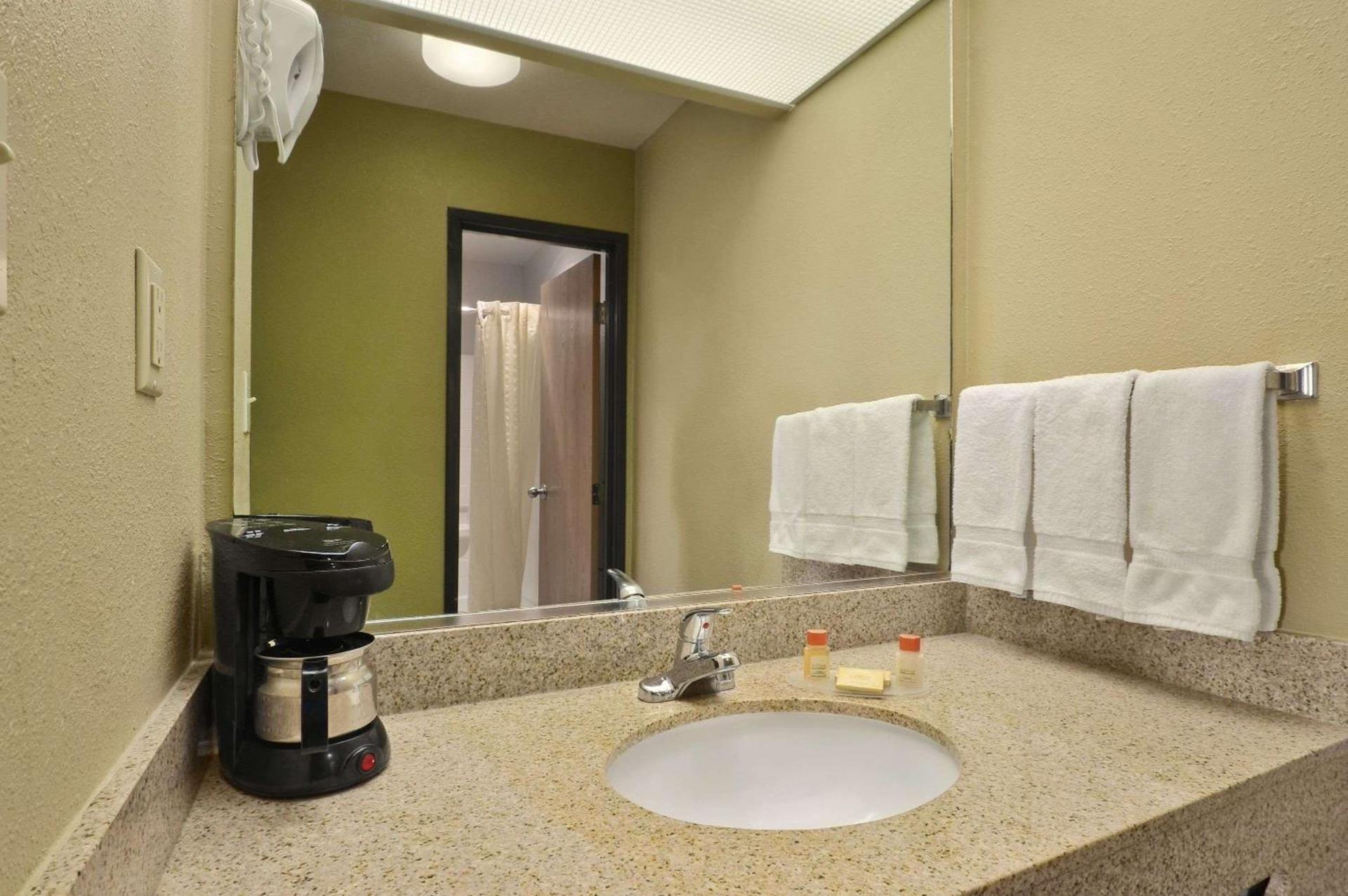 Days Inn by Wyndham Carlsbad photo 13